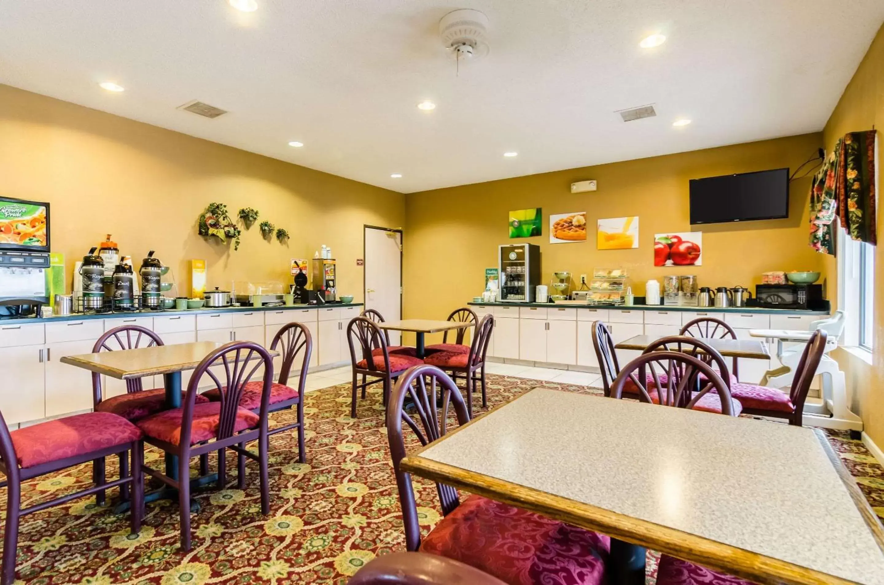 Restaurant/Places to Eat in Quality Inn & Suites Manhattan