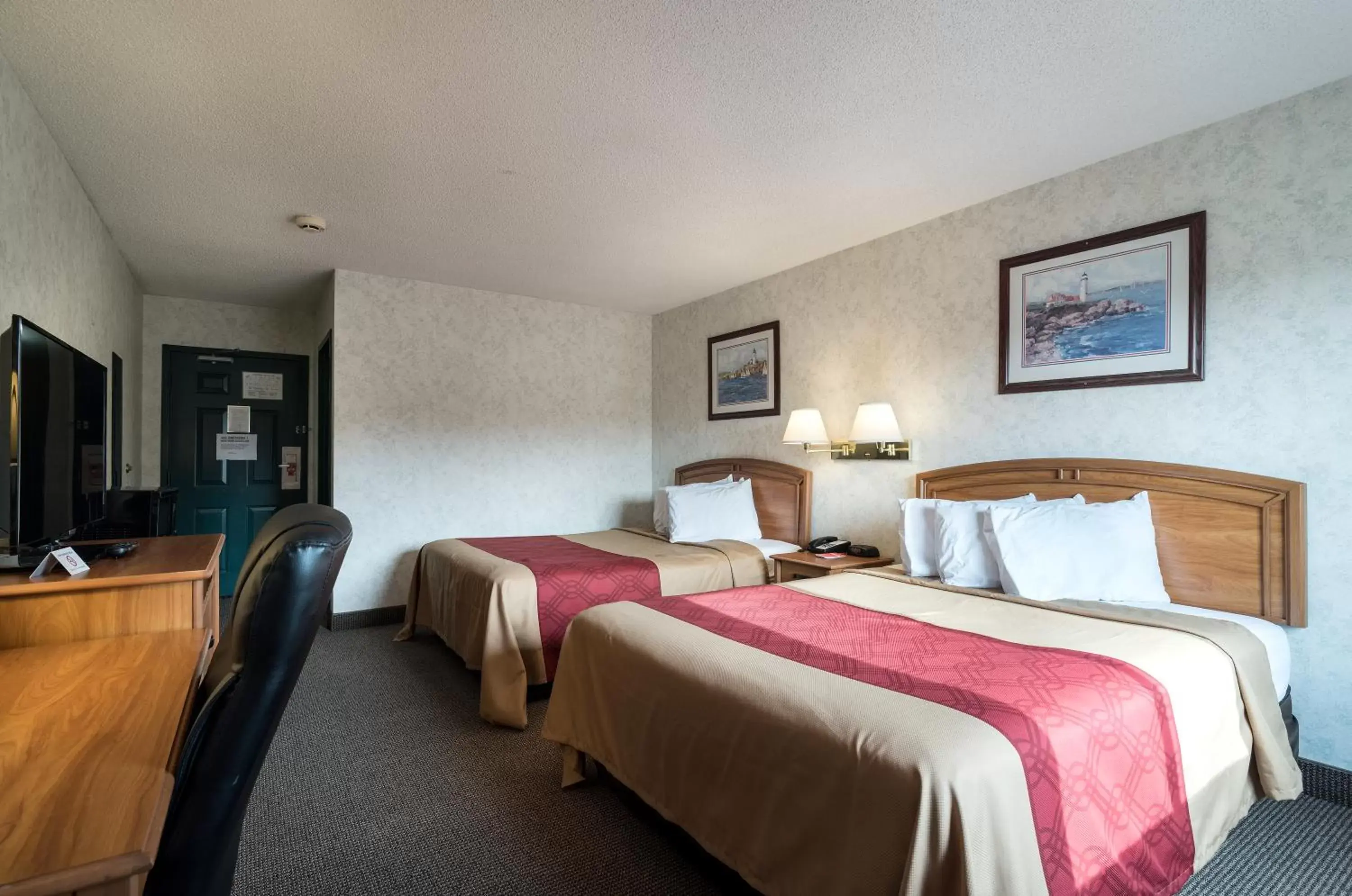 Queen Room with Two Queen Beds in Econo Lodge Inn & Suites Canandaigua