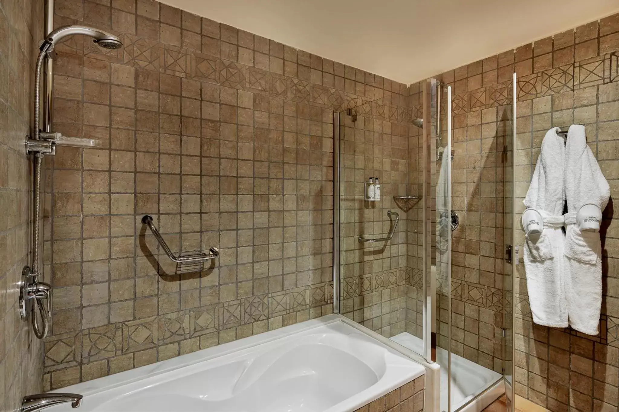 Shower, Bathroom in Sercotel Toledo Renacimiento