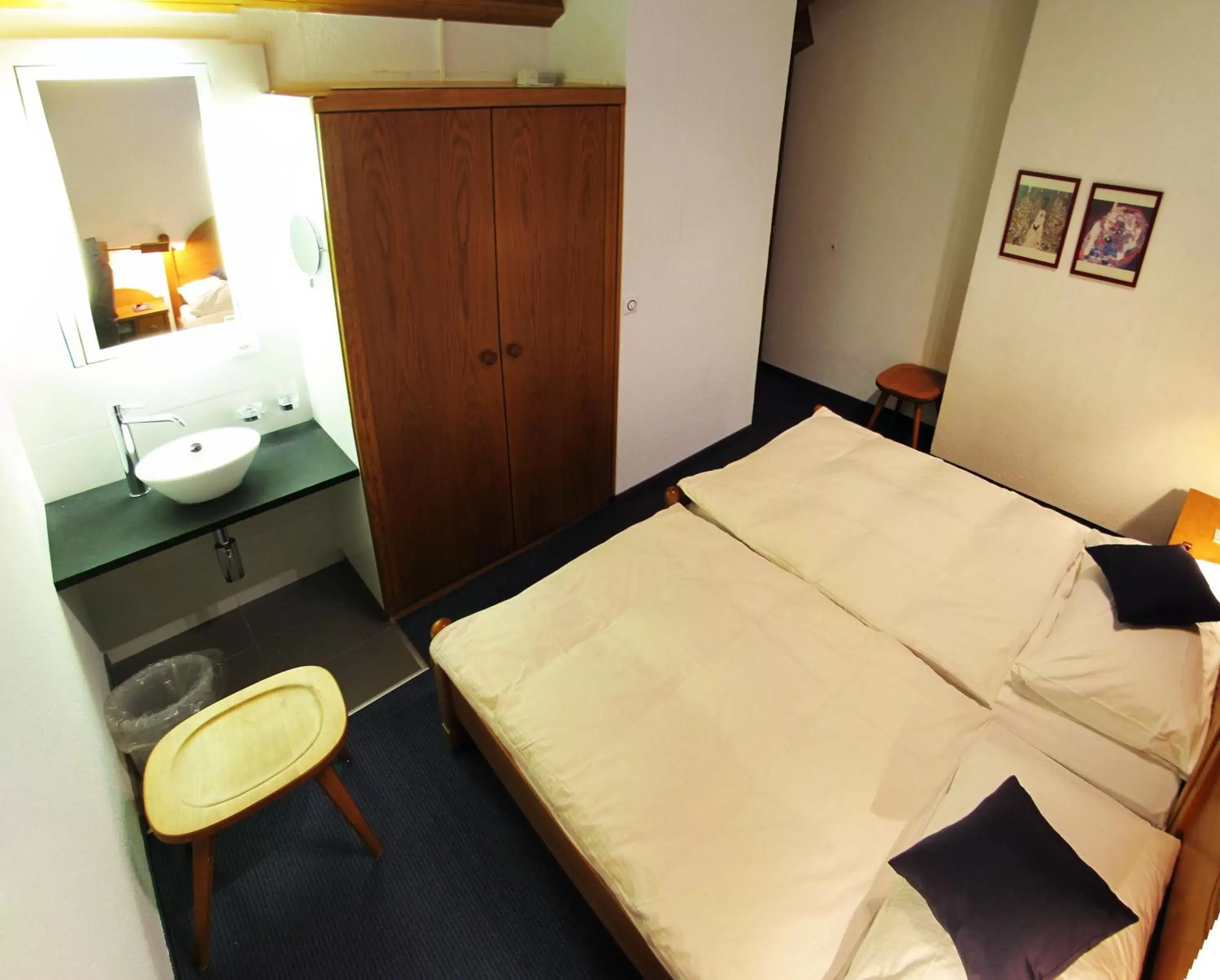 Bedroom, Bed in Hotel Allalin