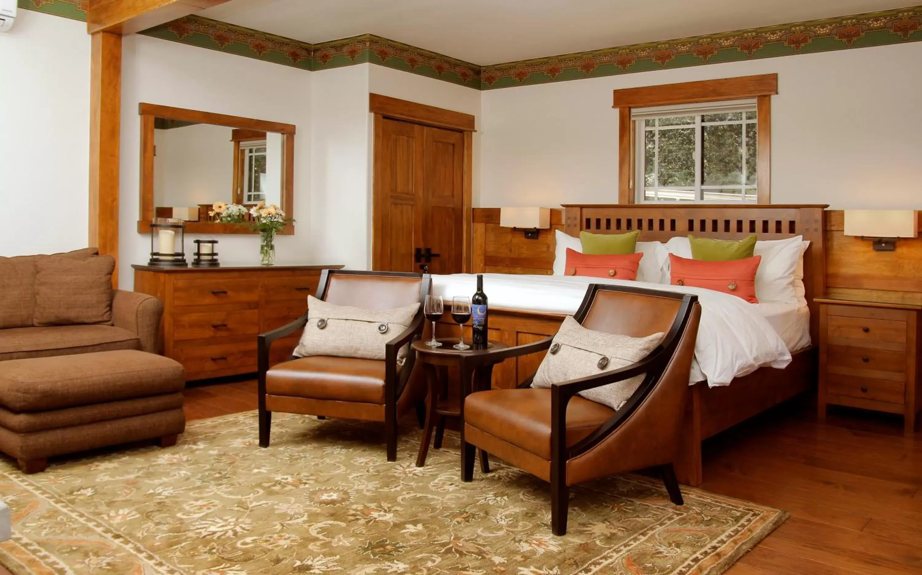 Bedroom, Seating Area in The Grand Idyllwild Lodge