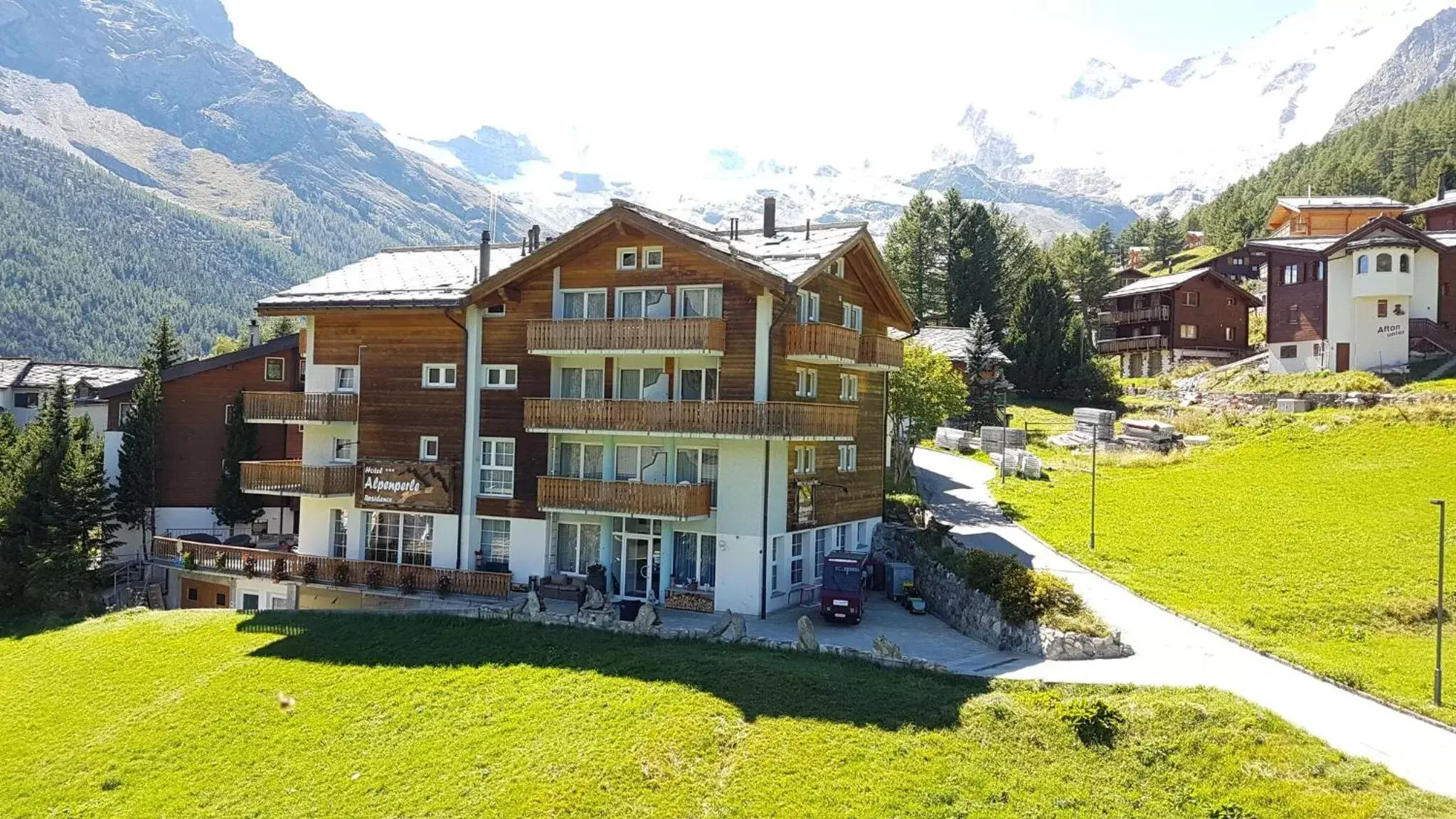 Facade/entrance, Property Building in Hotel Alpenperle