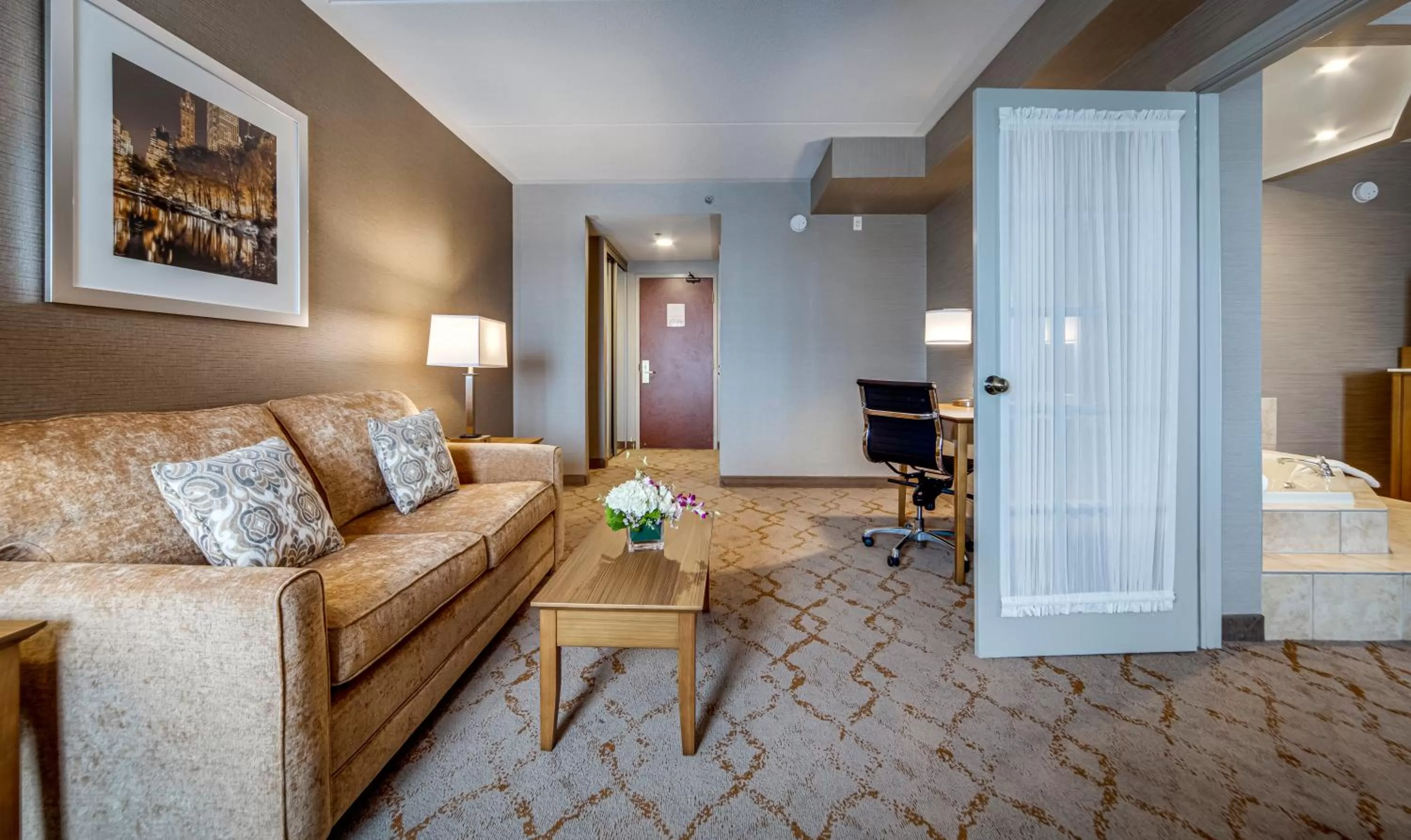 Living room in Monte Carlo Inn Vaughan Suites