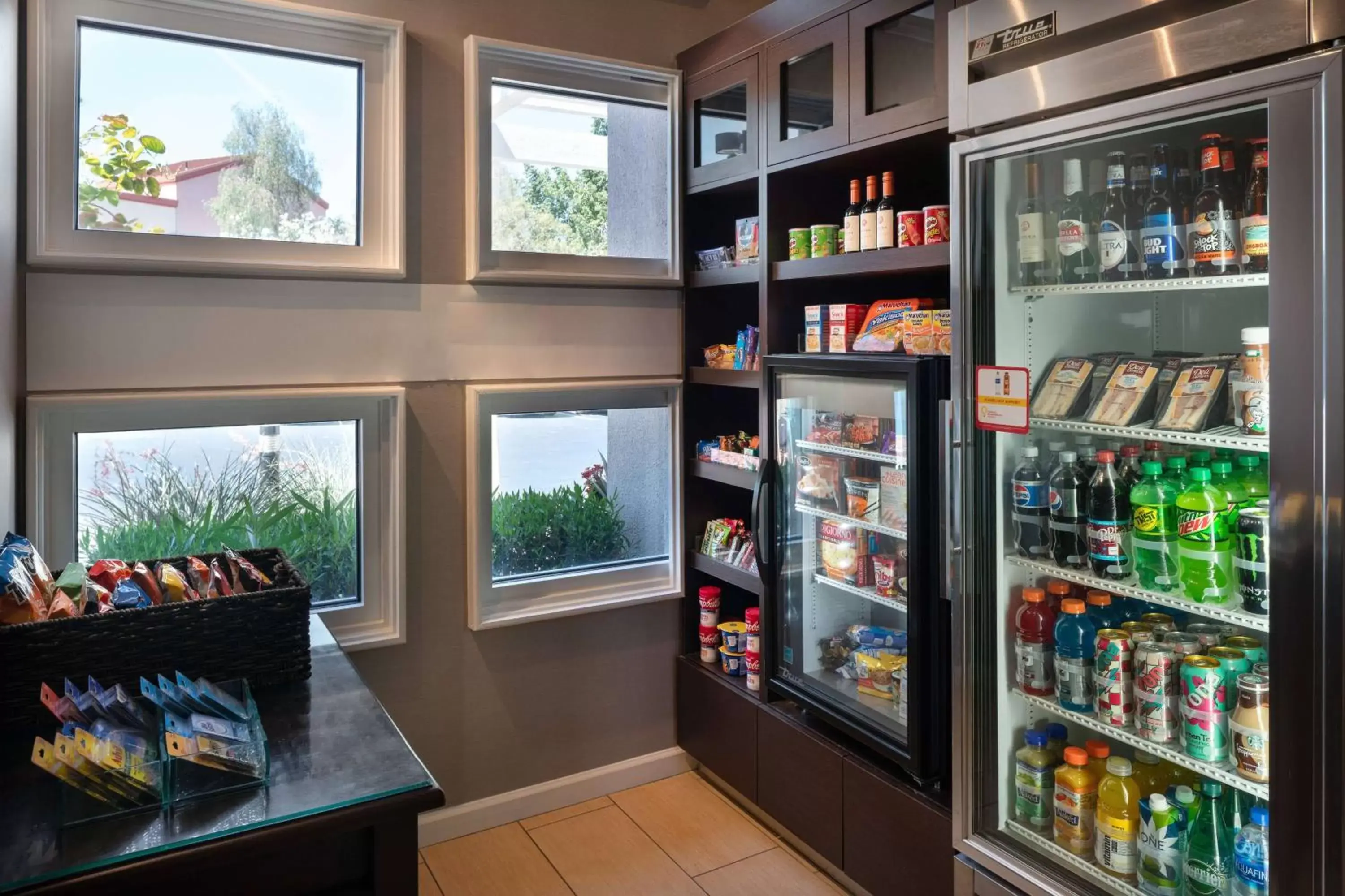 Property building in Sonesta ES Suites Tempe Property building in Sonesta ES Suites Tempe