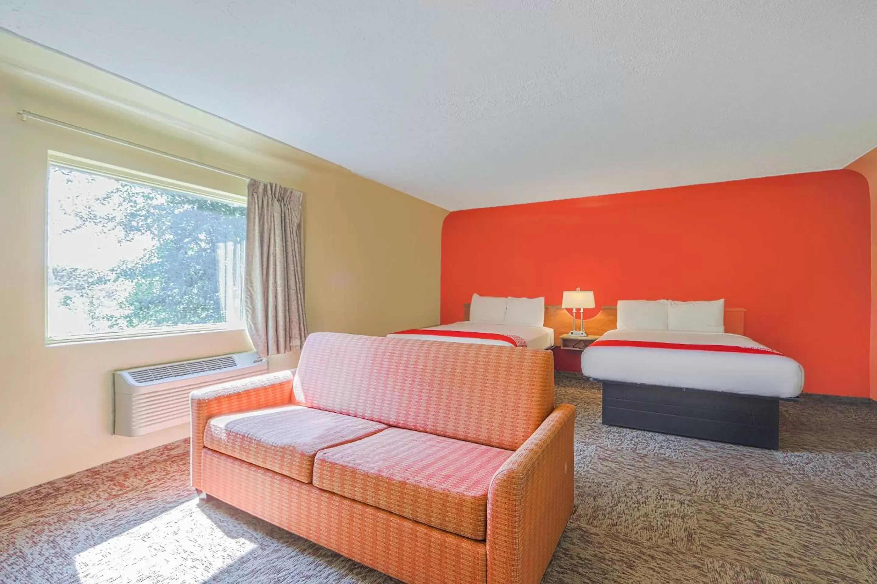 Bedroom in OYO Hotel North Lima OH - Boardman