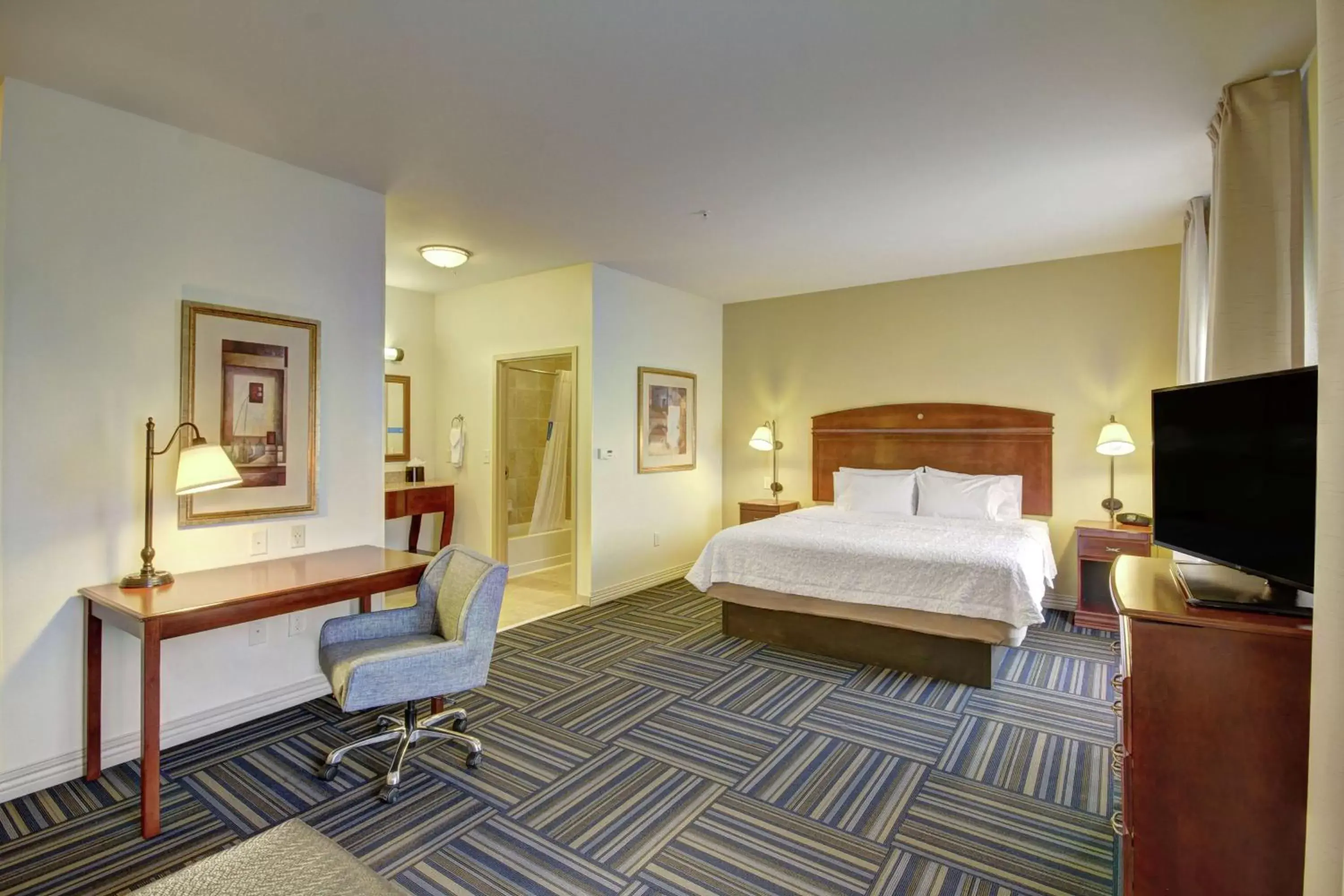 Bedroom, Bed in Hampton Inn and Suites Alexandria Bedroom, Bed in Hampton Inn and Suites Alexandria