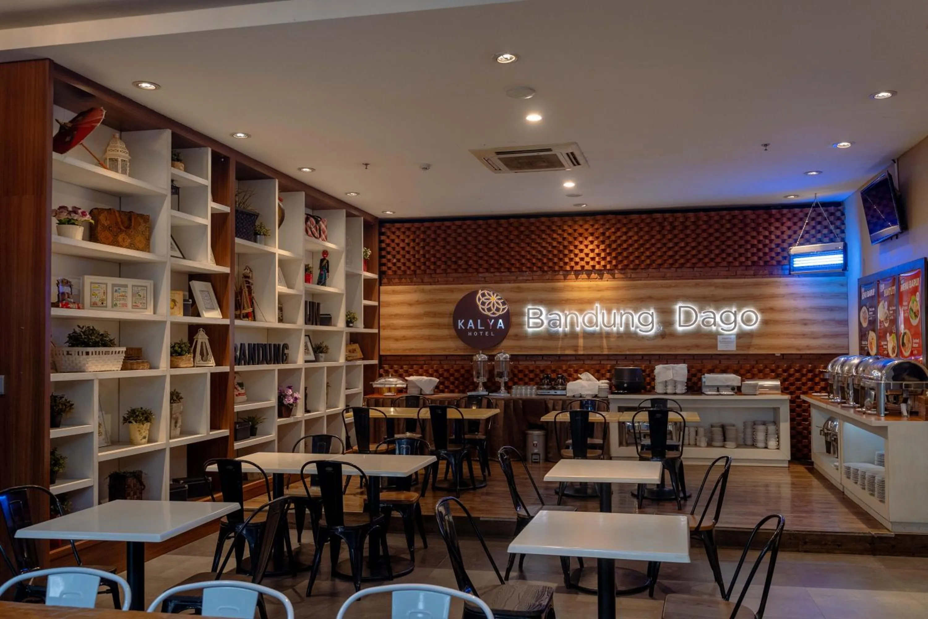 Restaurant/places to eat in Kalya Hotel Bandung Dago