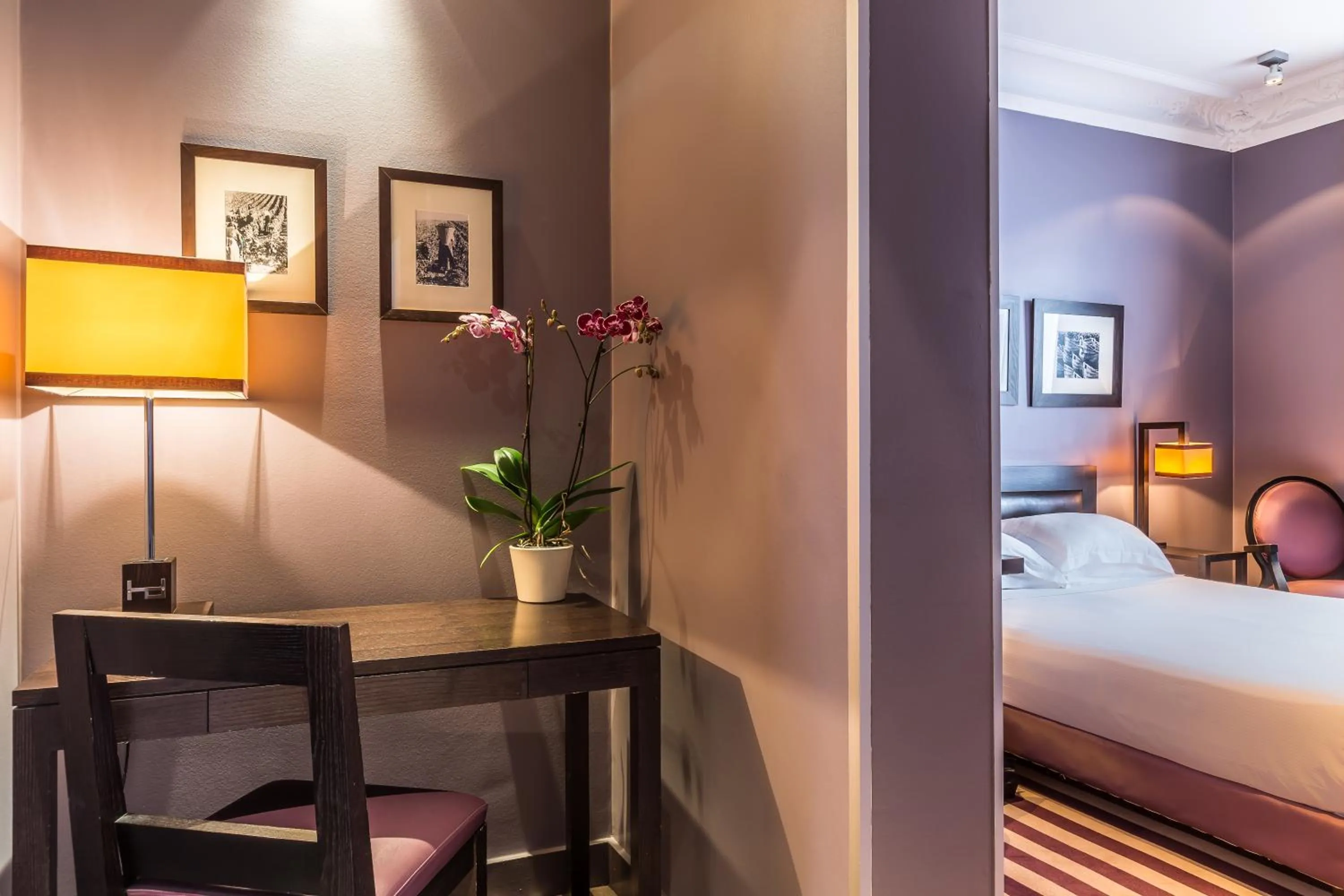 Bed in Hotel Duret Paris Champs Elysées