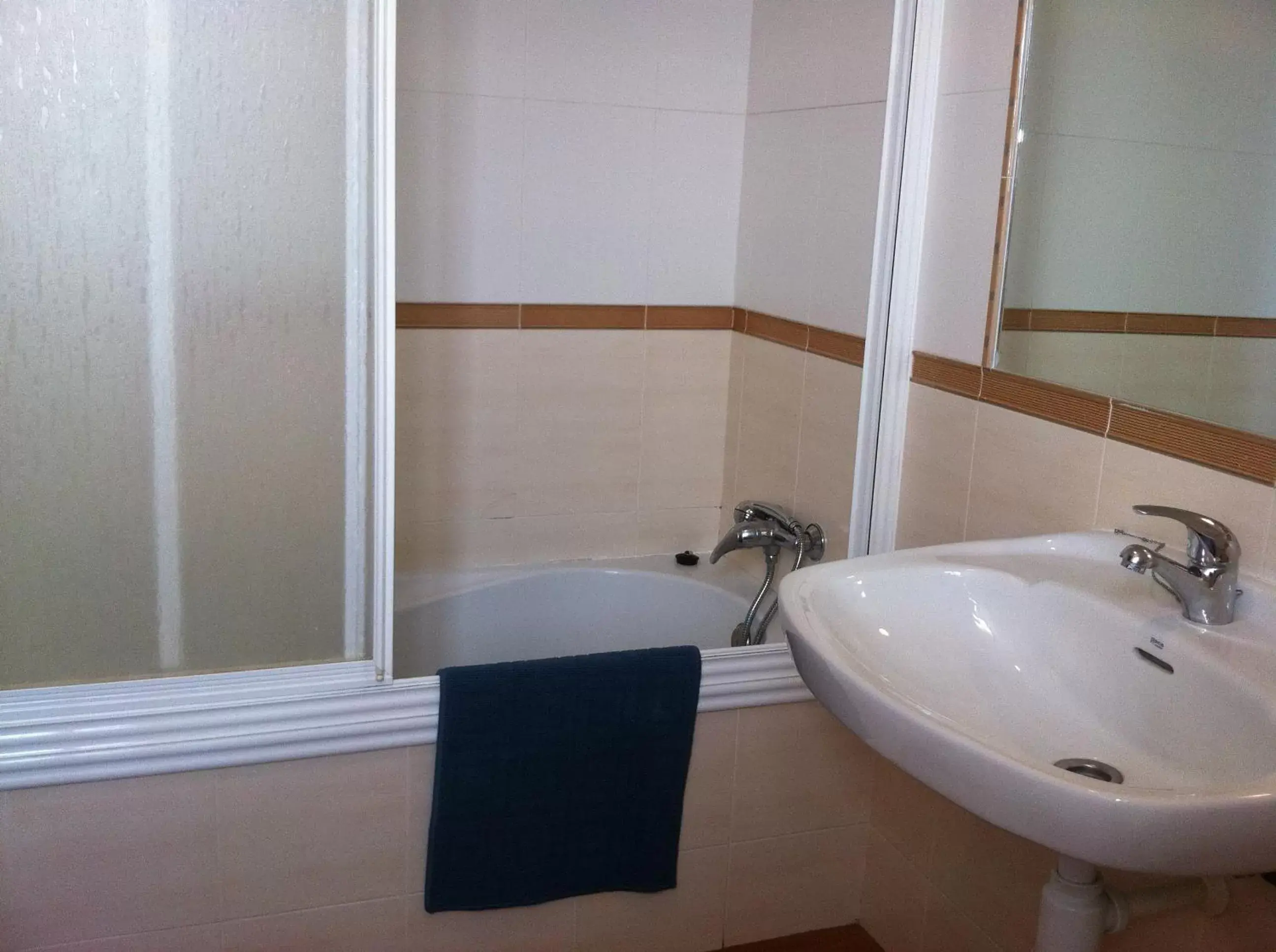 Bathroom in Hotel Mesón del Moro