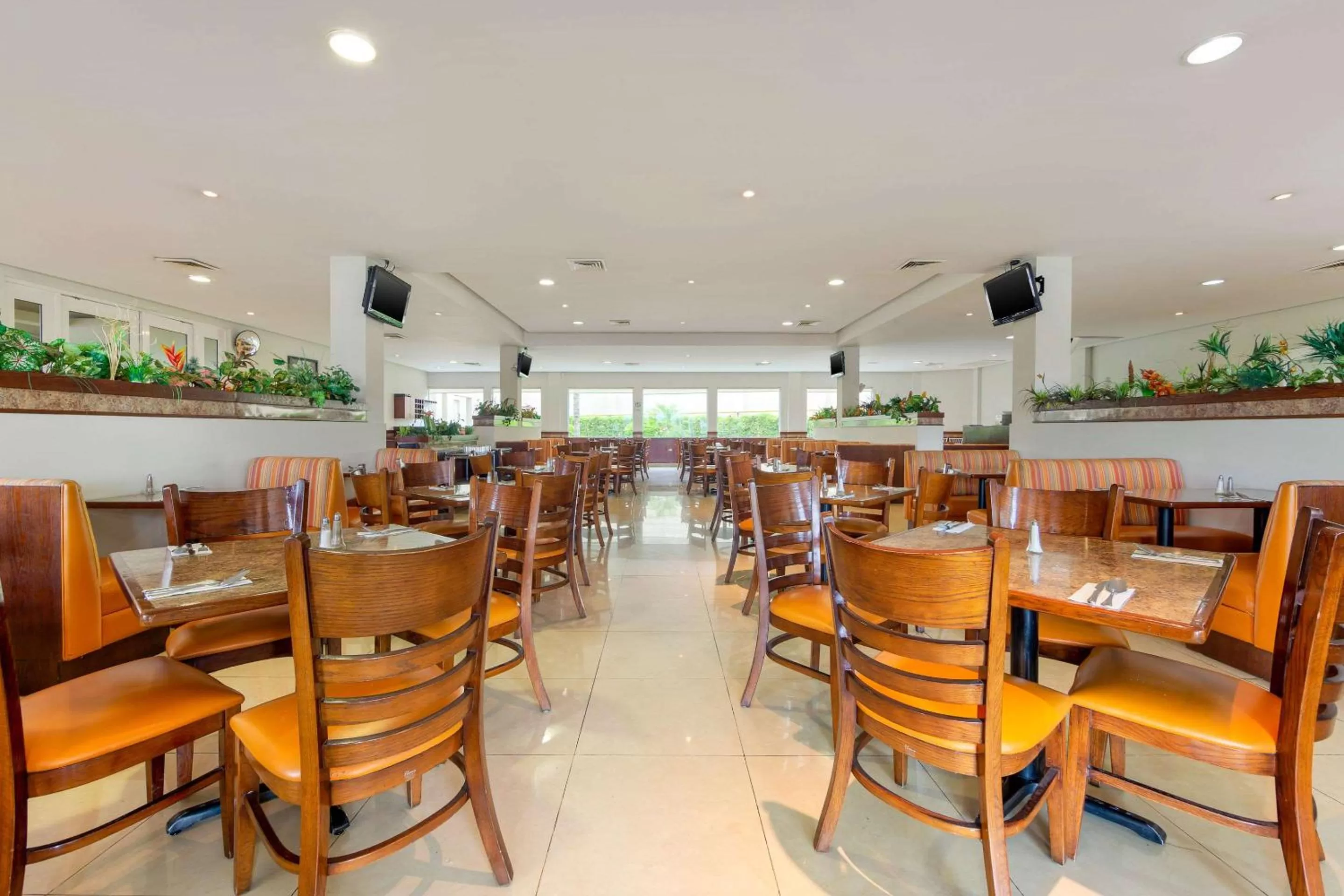 Restaurant/places to eat in Comfort Inn Monterrey Norte