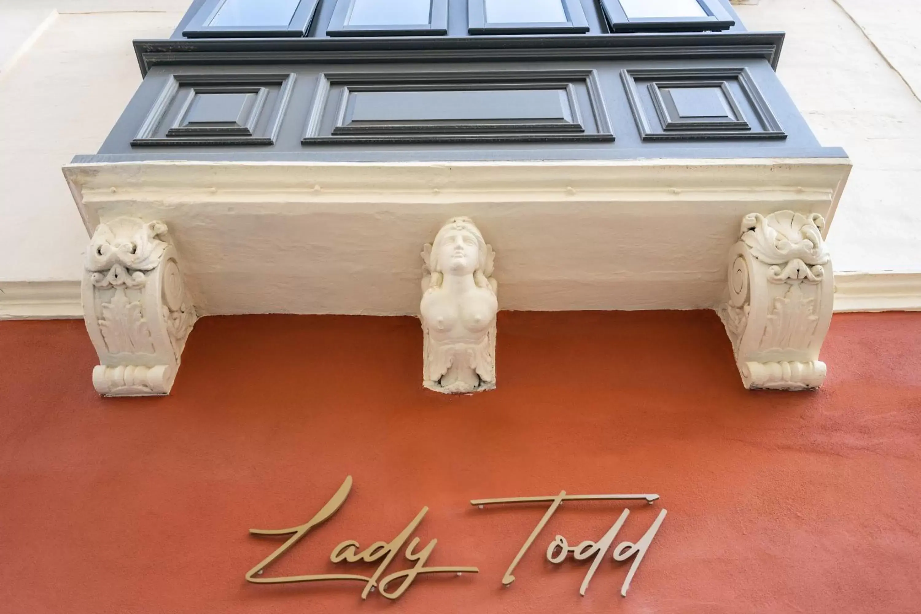 Facade/entrance in Lady Todd