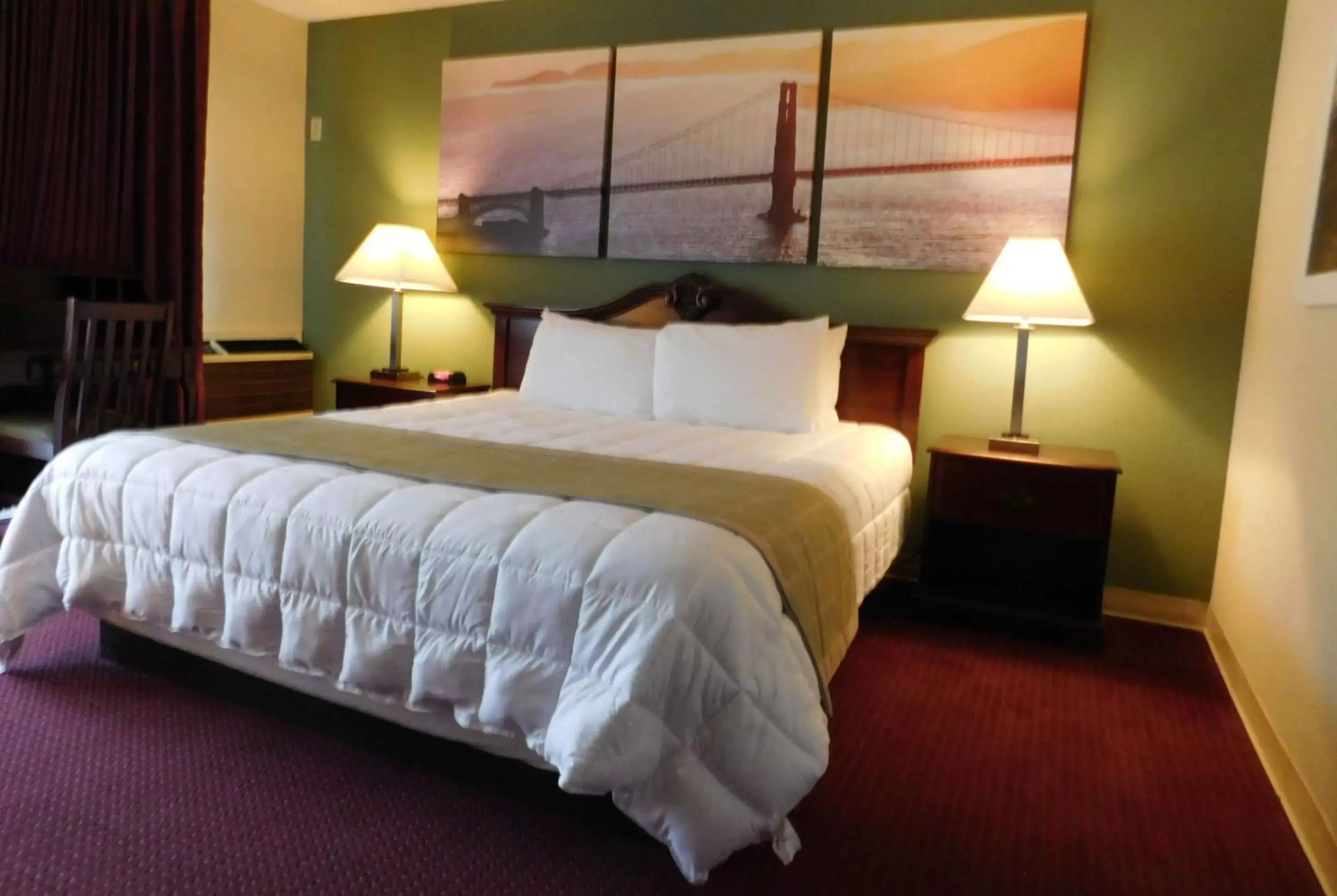 Photo of the whole room, Bed in Days Inn by Wyndham Novato/San Francisco