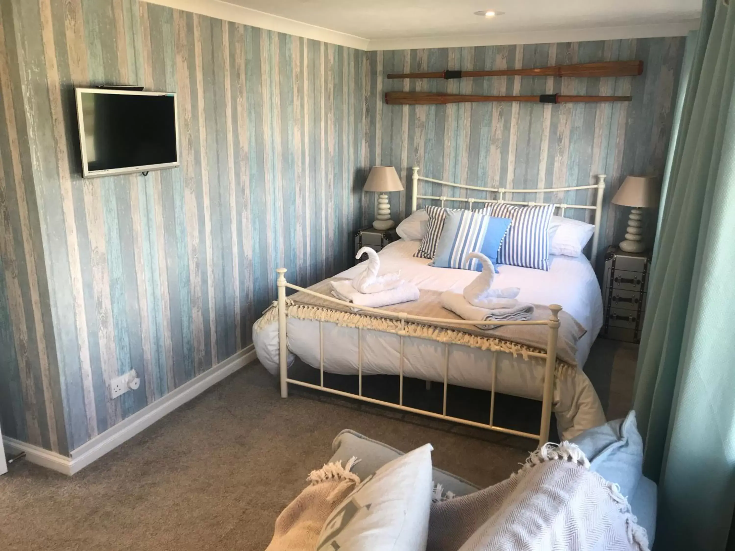 Family Room with Private Shower in Wellingtons Family Room with Private Shower in Wellingtons