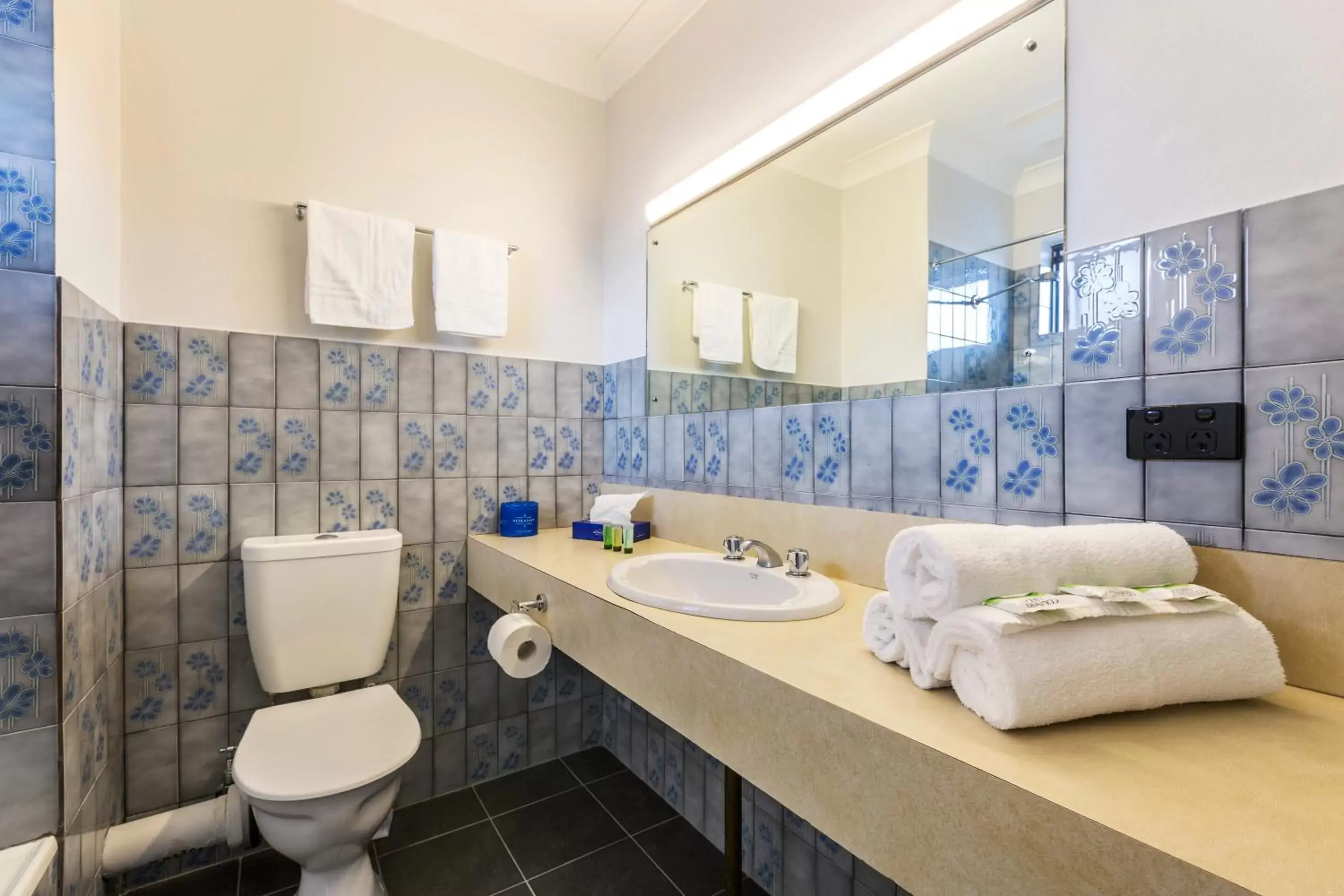 Toilet, Bathroom in Boomerang Hotel
