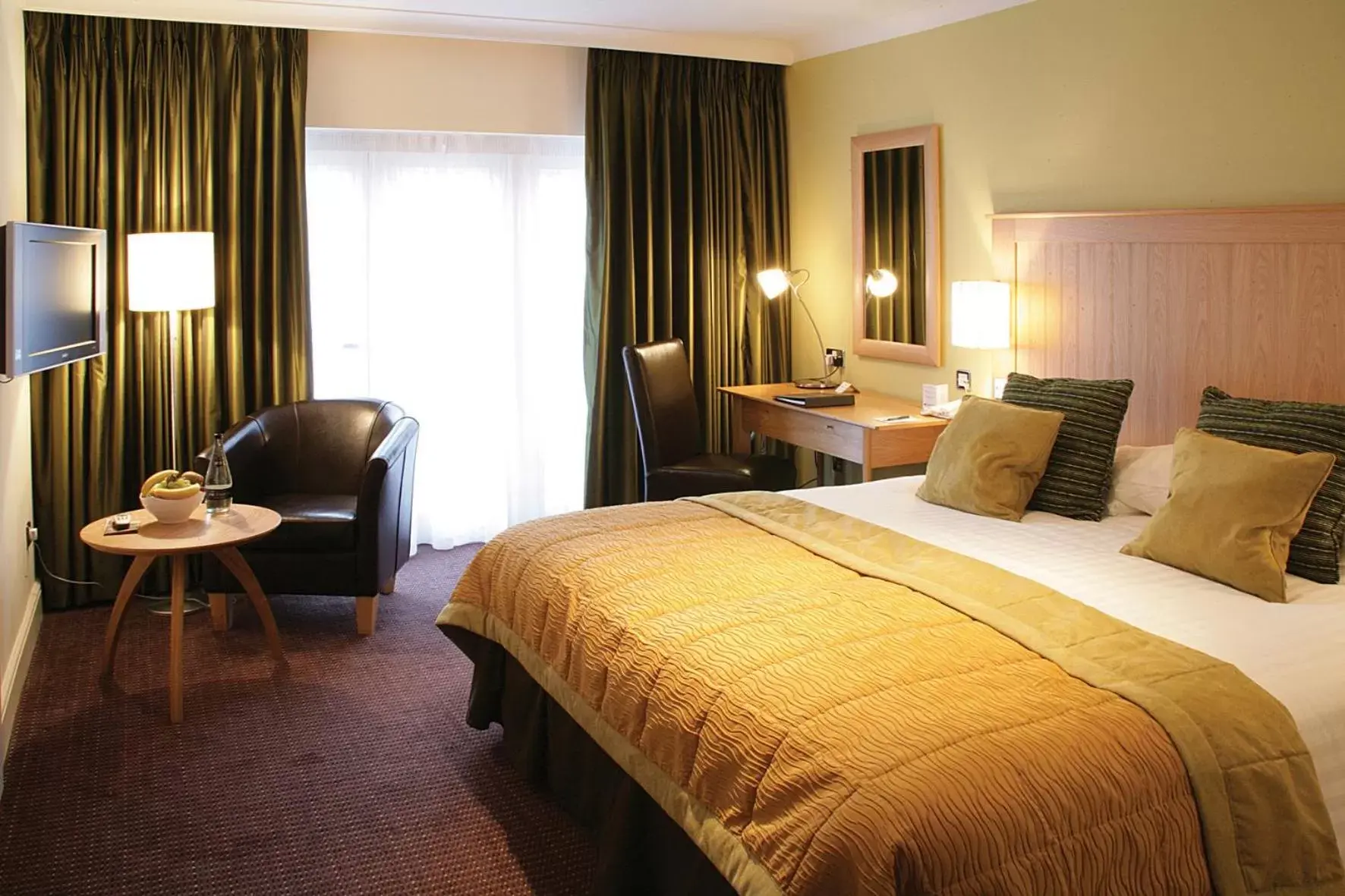 Bedroom, Bed in Mercure Warwickshire Walton Hall Hotel & Spa