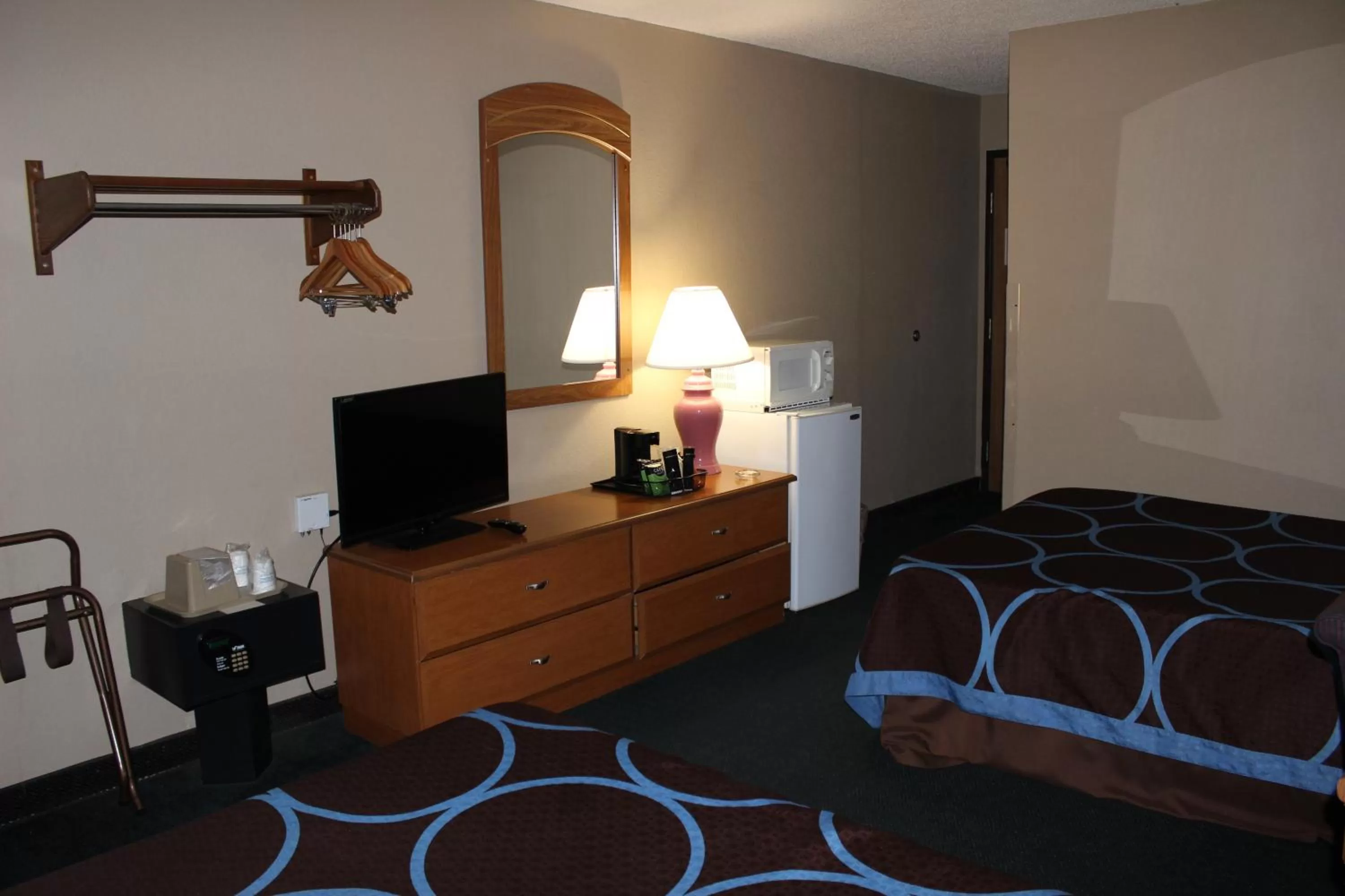 Bed in Super 8 by Wyndham East Stroudsburg - Poconos