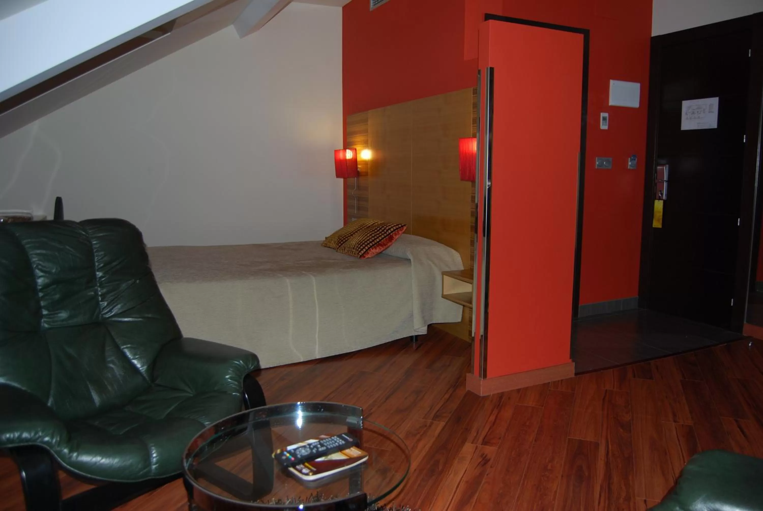 Photo of the whole room, Bed in Hotel Spa QH Centro León