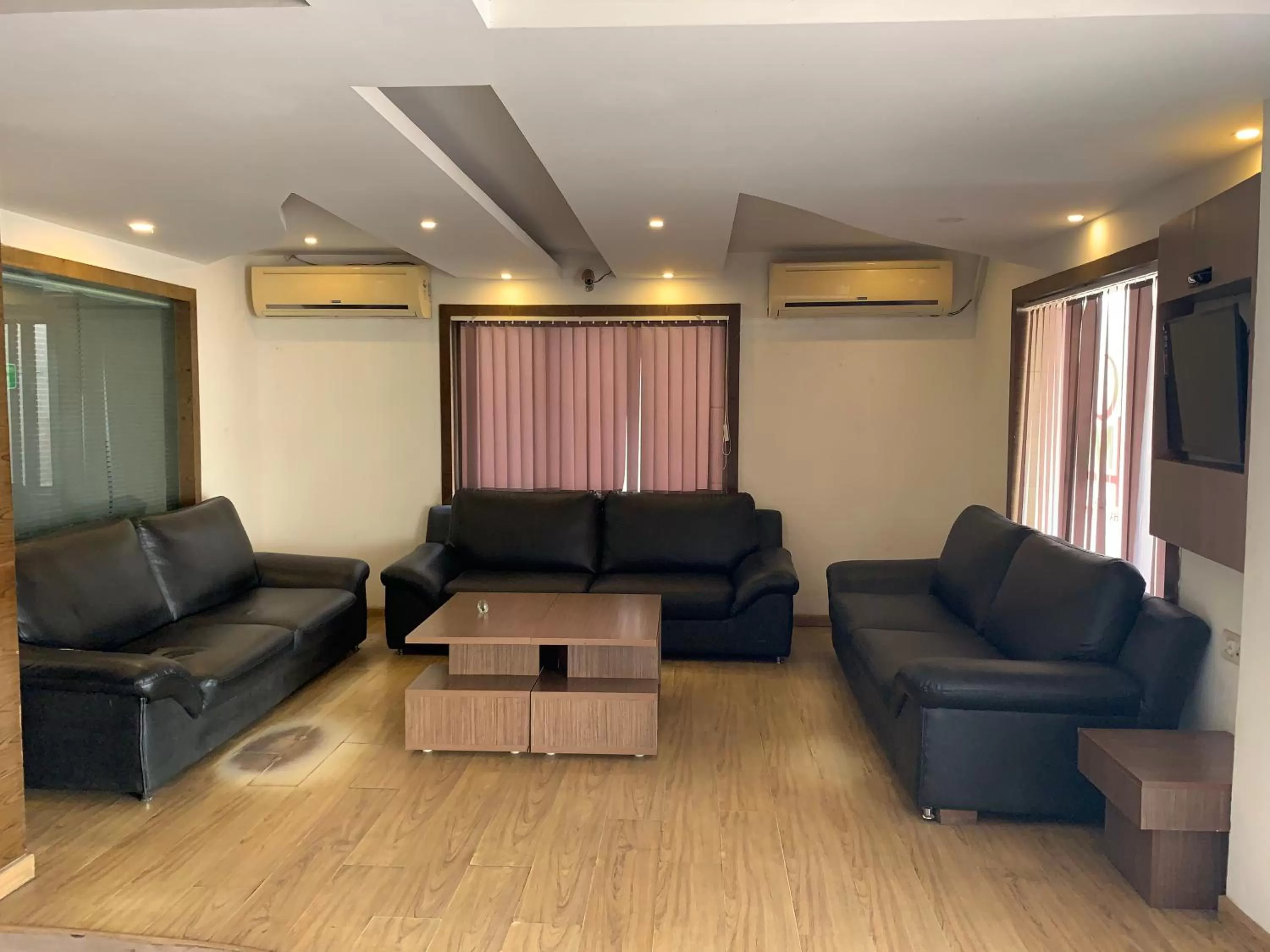 Lobby or reception in Hotel Half Moon Chennai