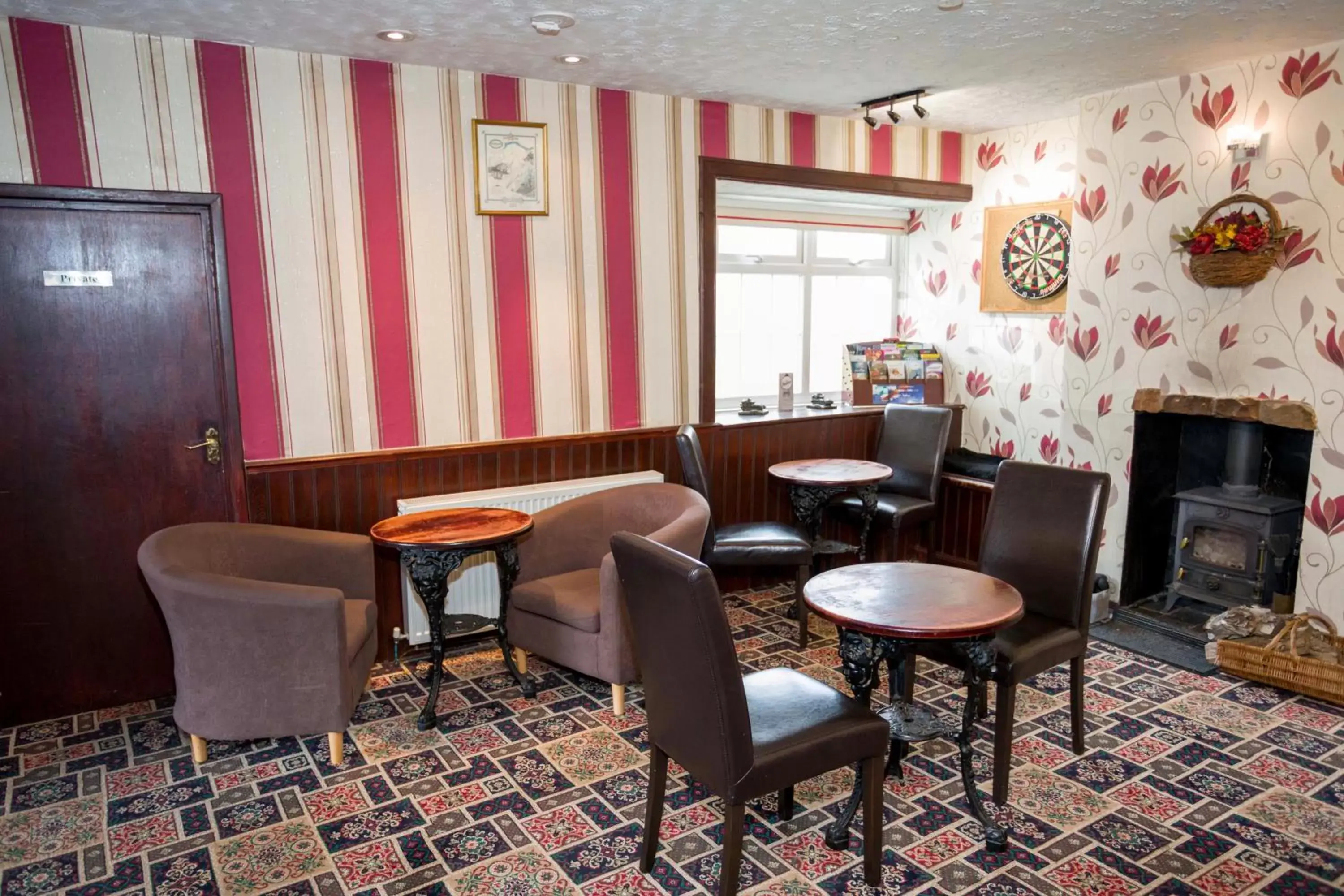 Lounge/Bar in The White Swan Inn