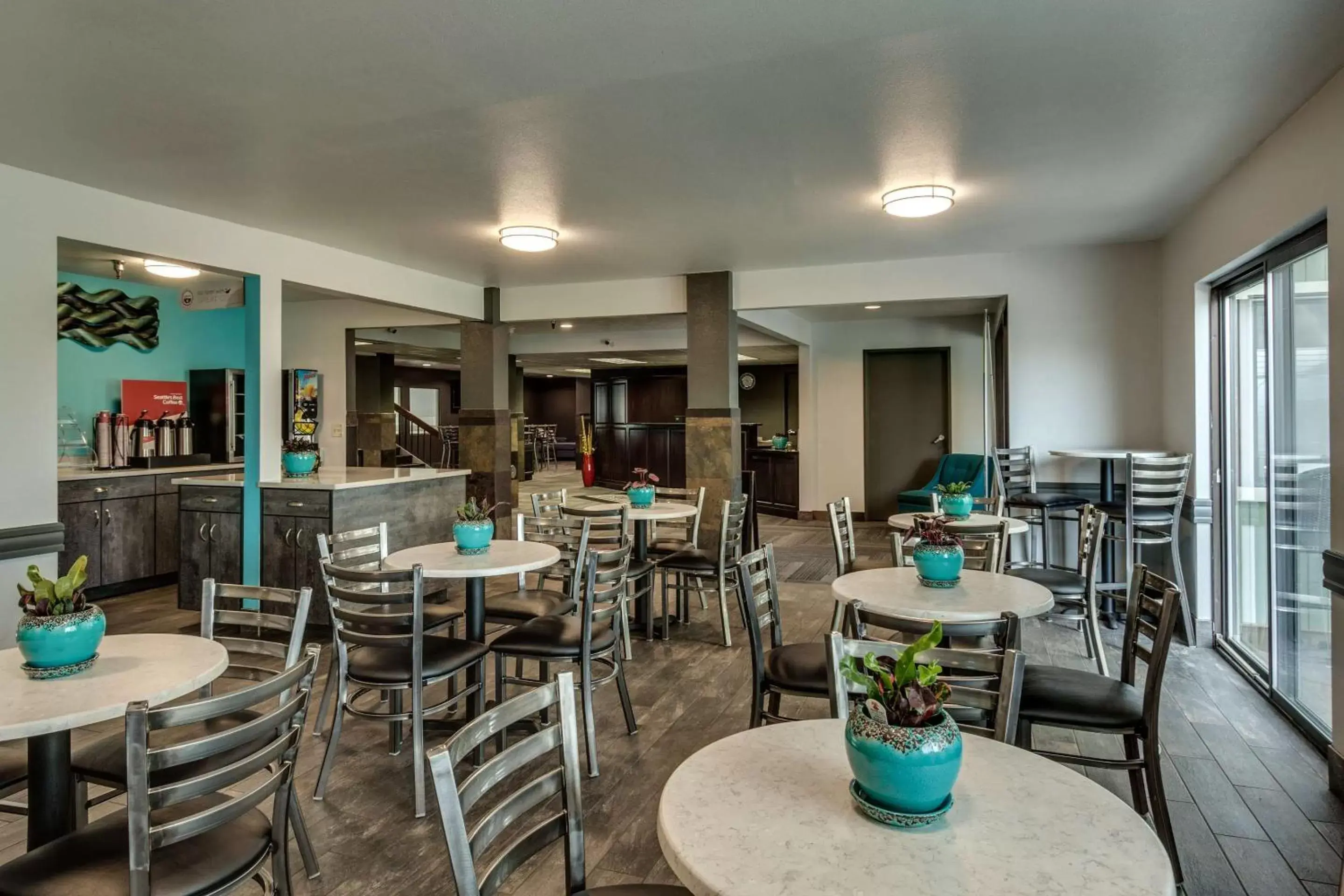 Restaurant/Places to Eat in SureStay Plus Hotel by Best Western Post Falls