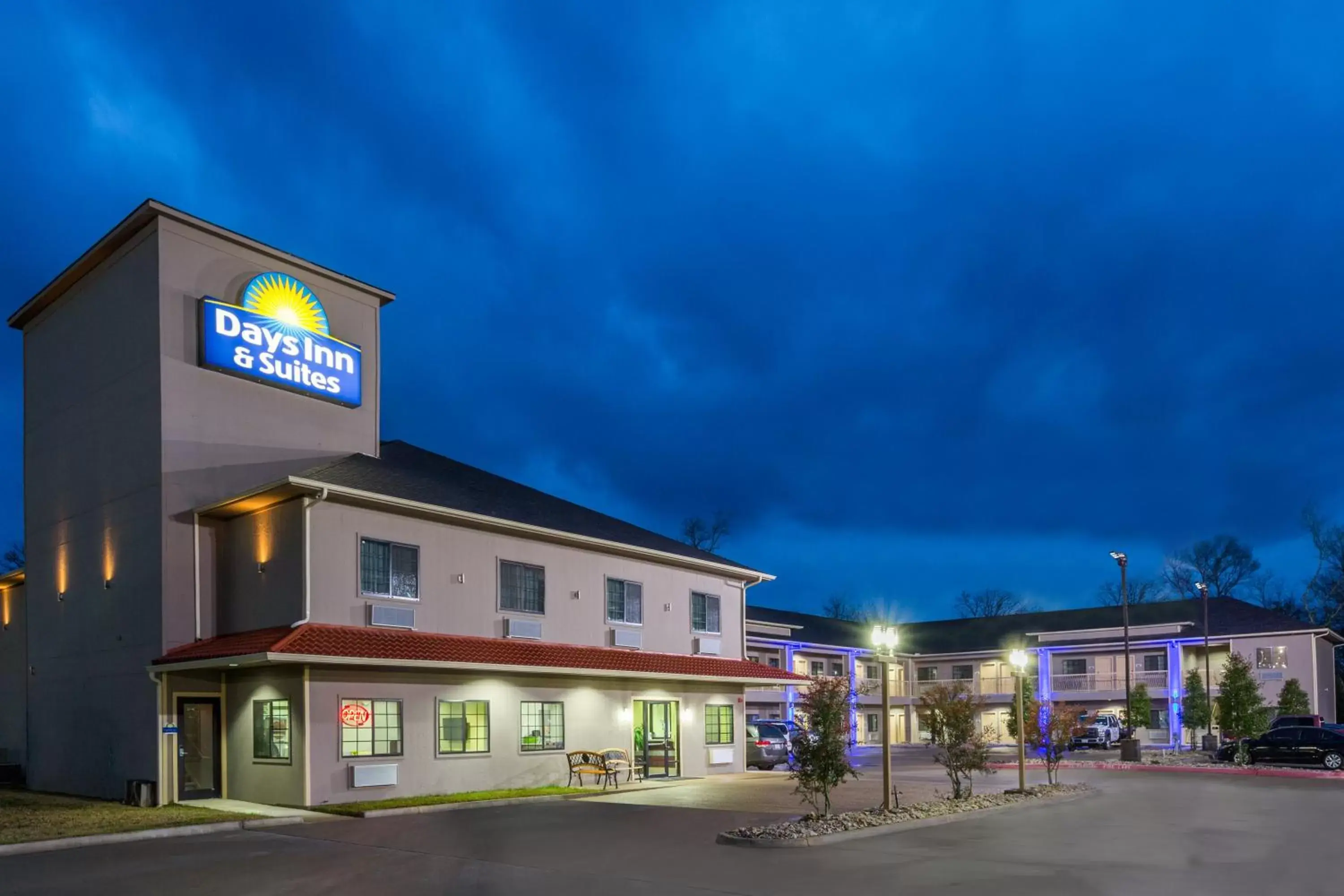 Property Building in Days Inn & Suites by Wyndham Madisonville