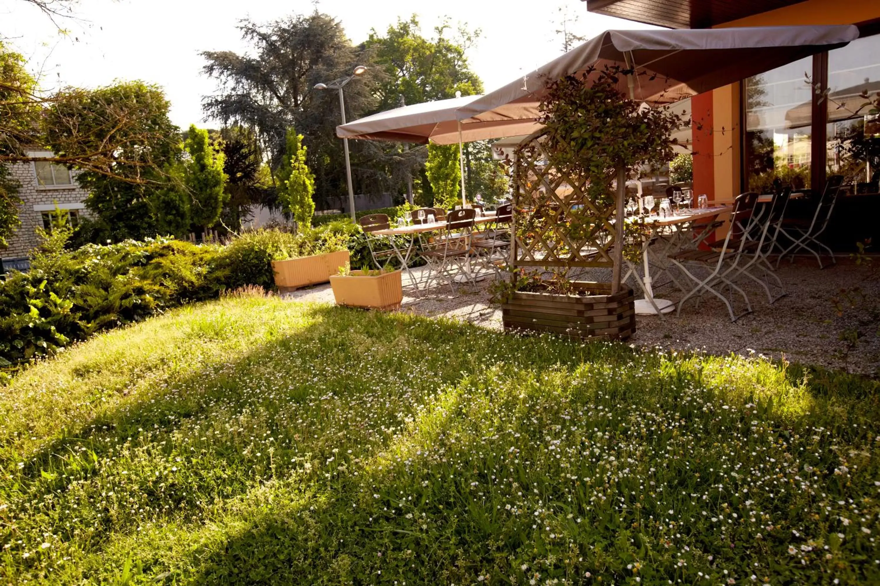 Balcony/Terrace, Garden in Campanile Bordeaux Ouest - Le Bouscat