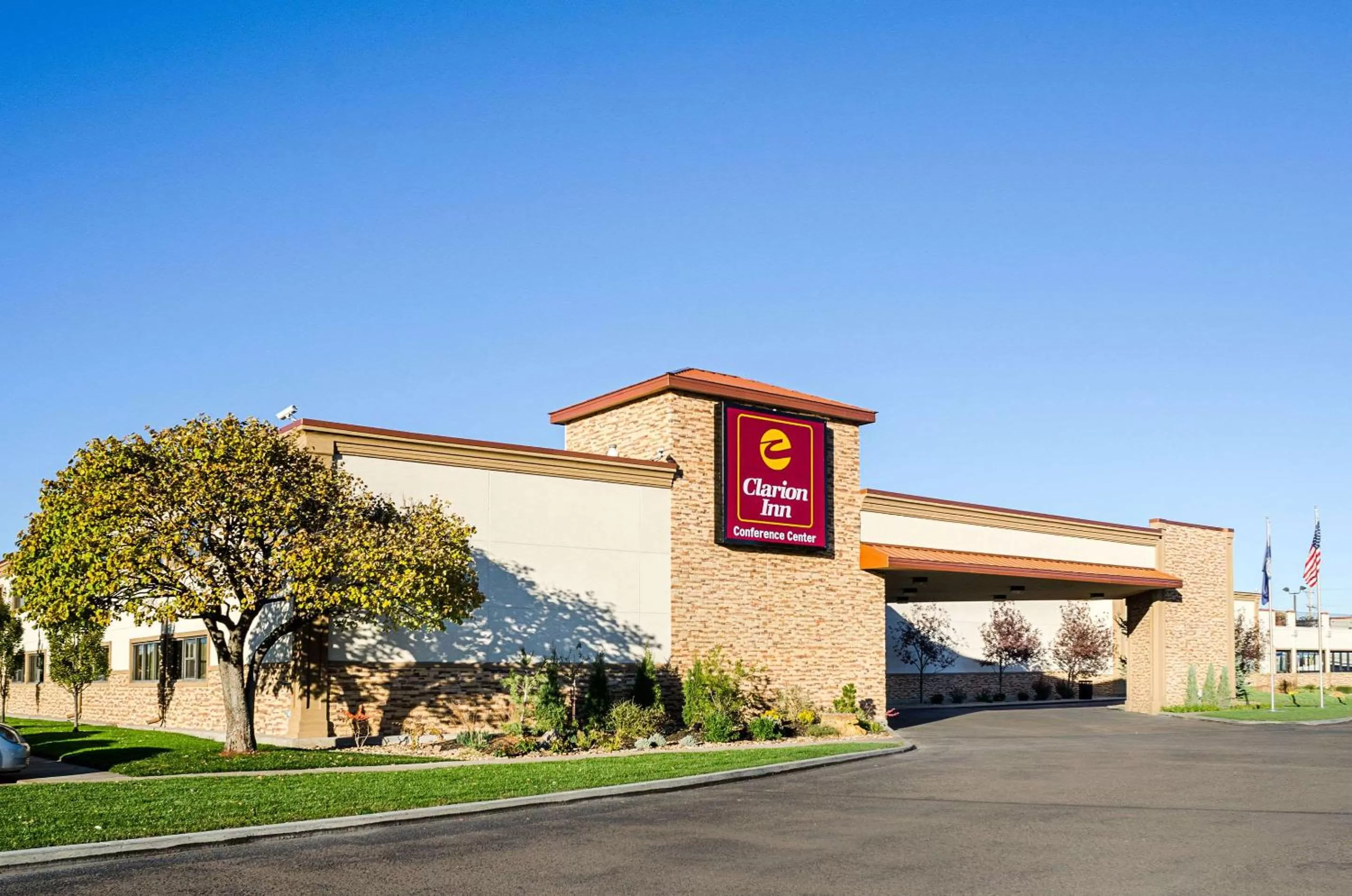 Property building in Clarion Inn Garden City