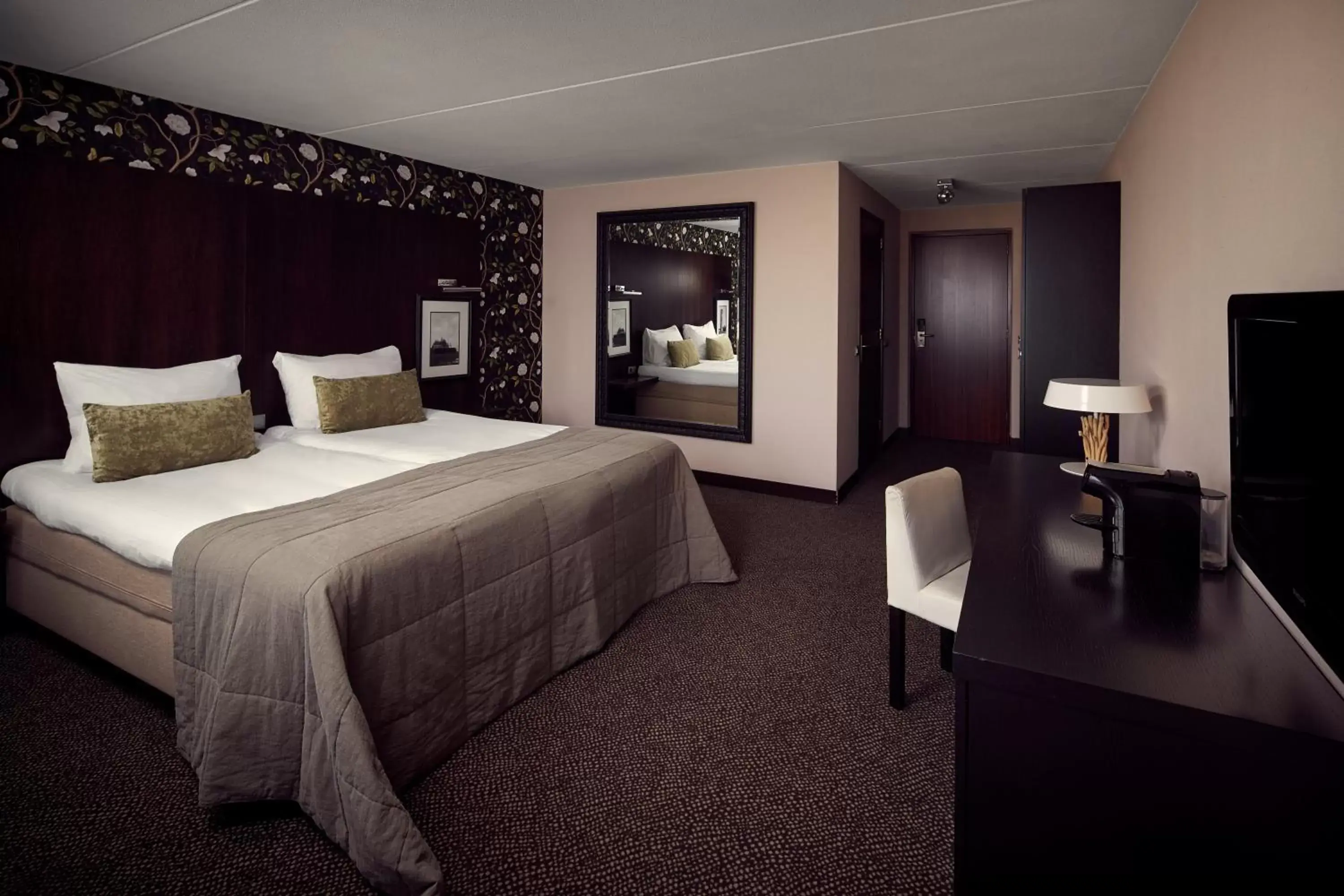 Bedroom, Bed in Van der Valk Hotel Emmeloord
