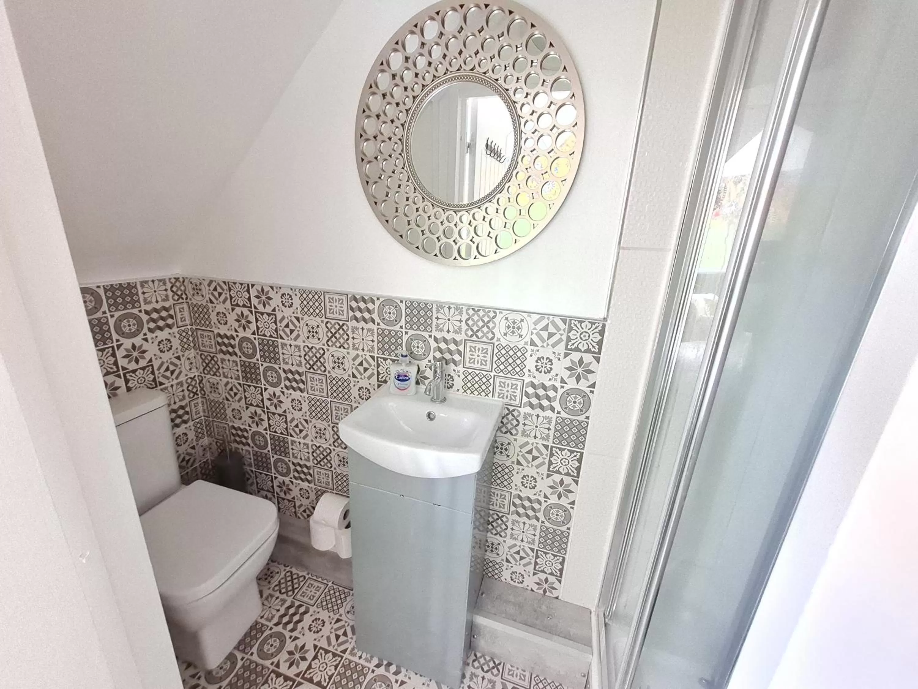 Bathroom in Lemur Lodge