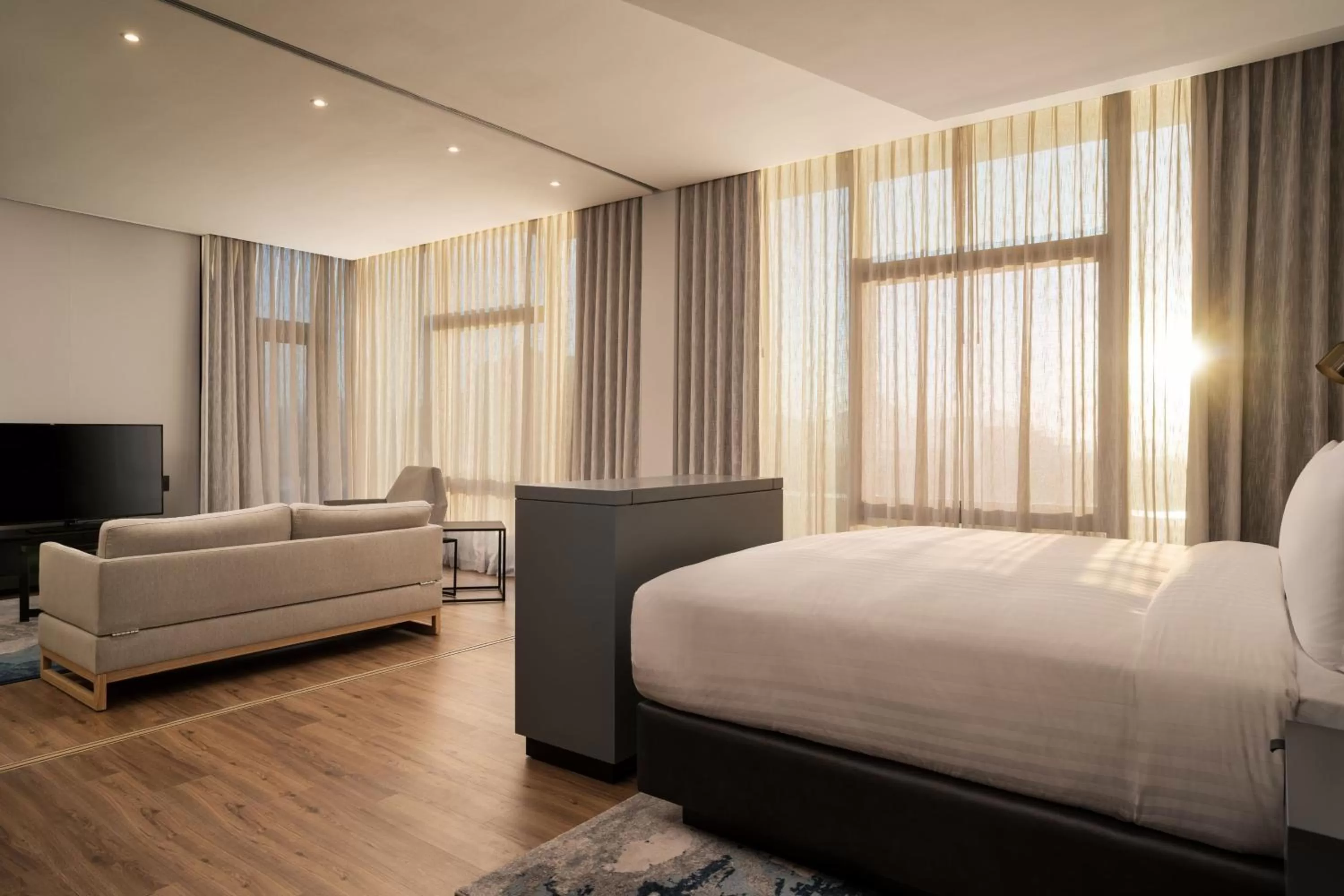 Photo of the whole room, Bed in Cape Town Marriott Hotel Crystal Towers