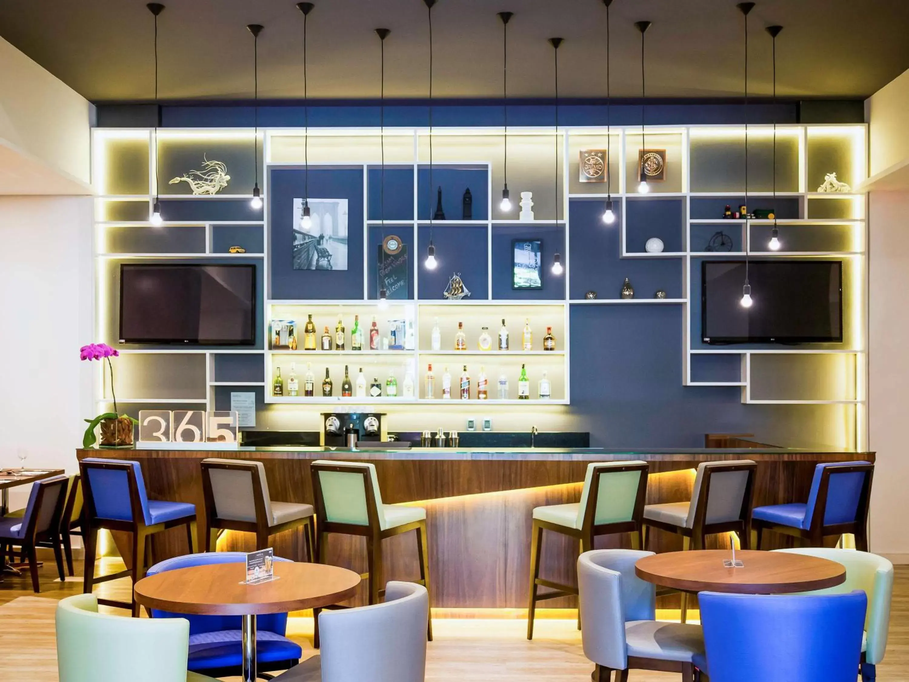 Lounge or bar, Restaurant/Places to Eat in Novotel Porto Alegre Tres Figueiras