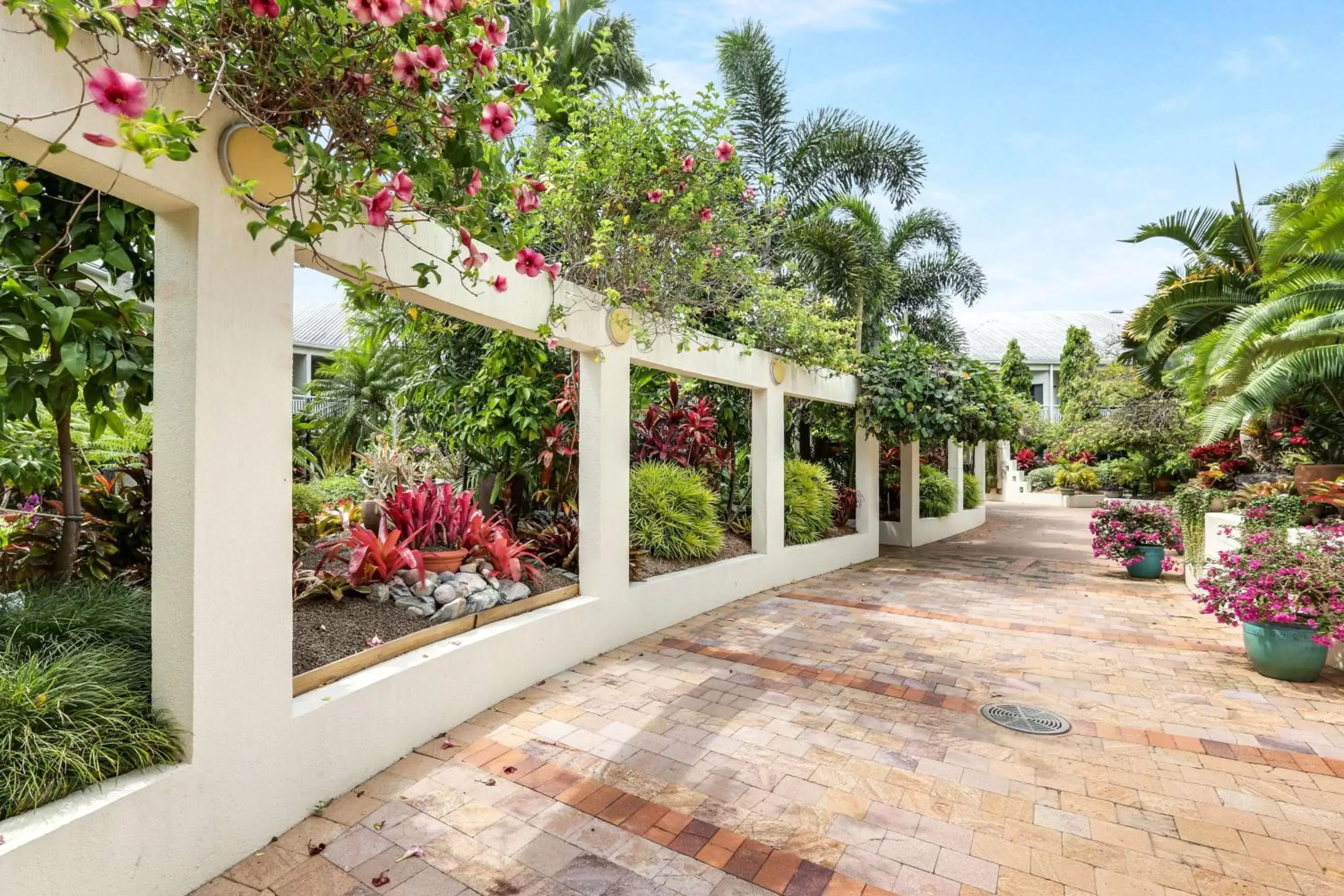 Property building in Shangri-La The Marina, Cairns