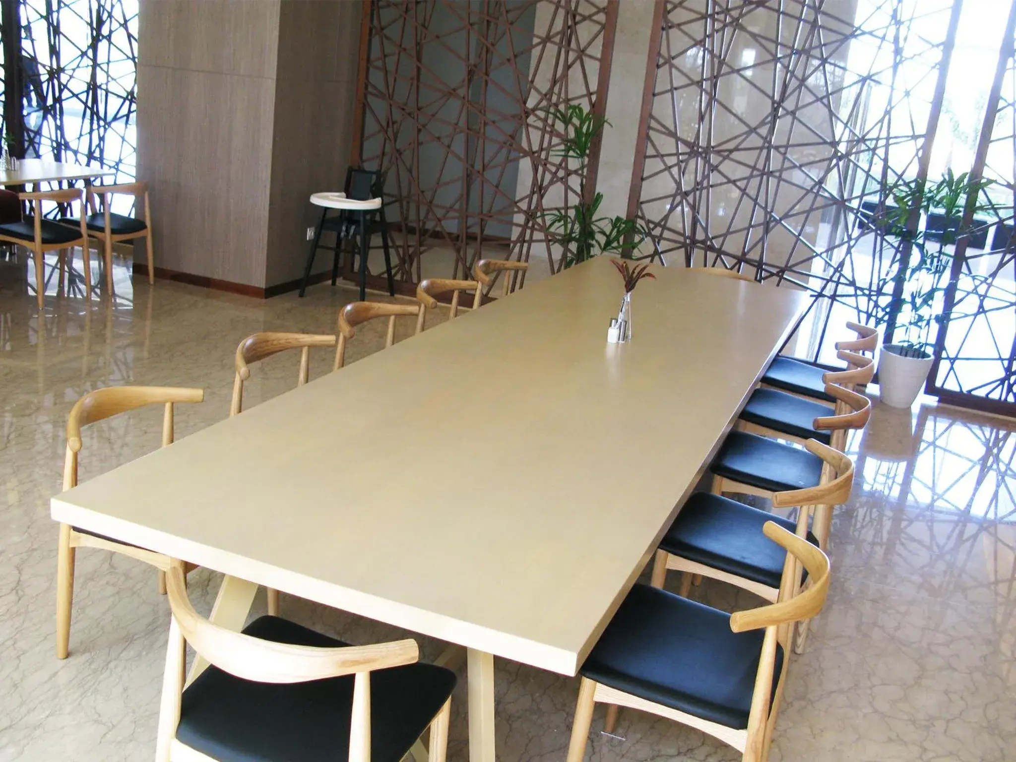 Restaurant/places to eat, Business Area/Conference Room in Gammara Hotel Makassar