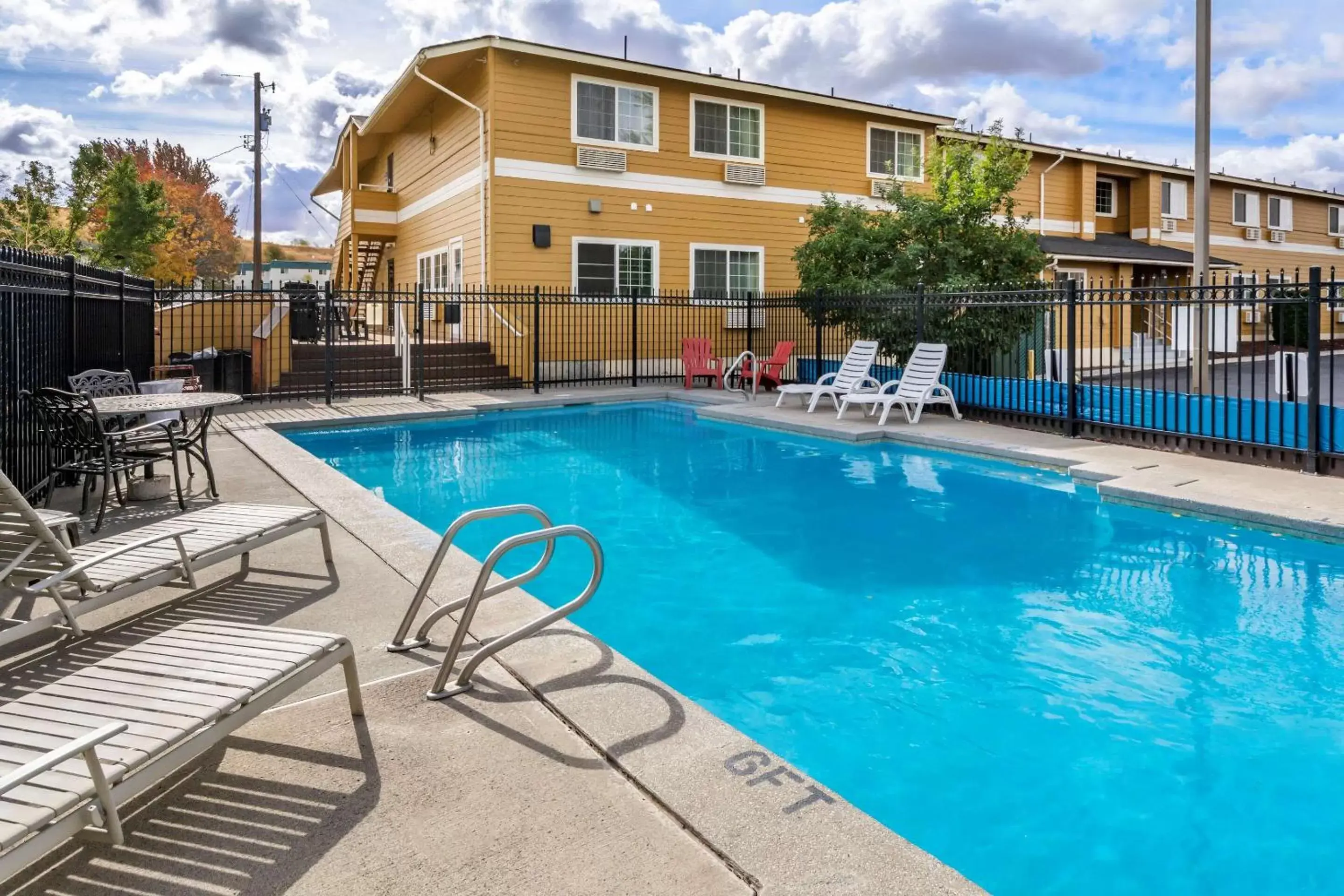 On site, Swimming Pool in Quality Inn Paradise Creek