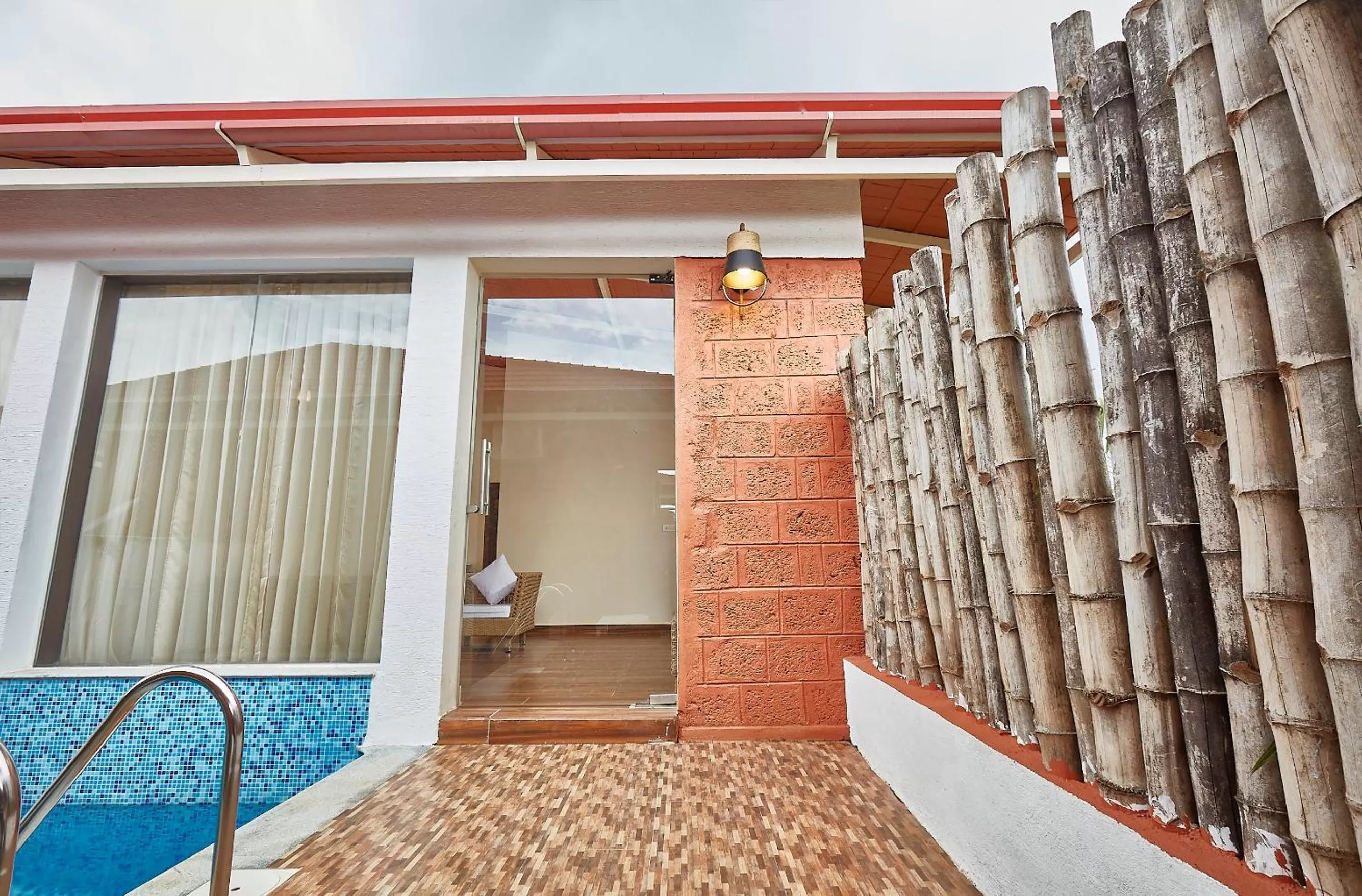 Pool view in Sixth Element