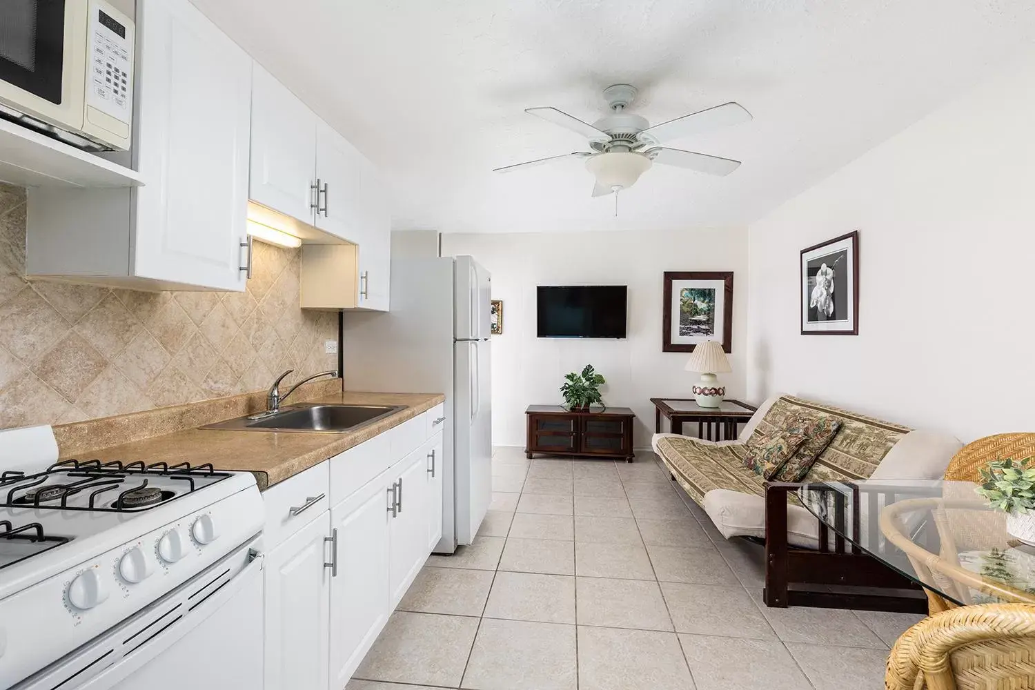 Kitchen/Kitchenette in Gulf View Waterfront Resort