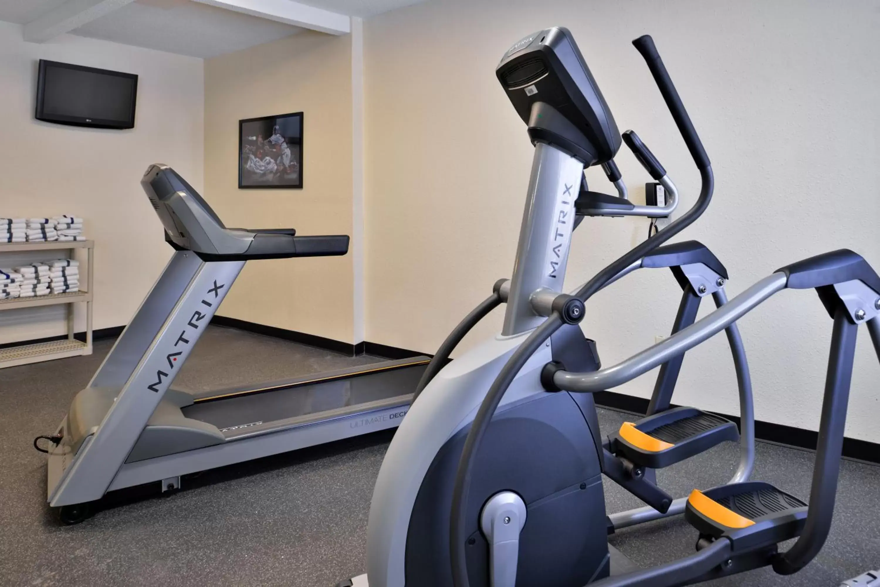 Fitness centre/facilities, Fitness Center/Facilities in SureStay Plus Hotel by Best Western Ottumwa