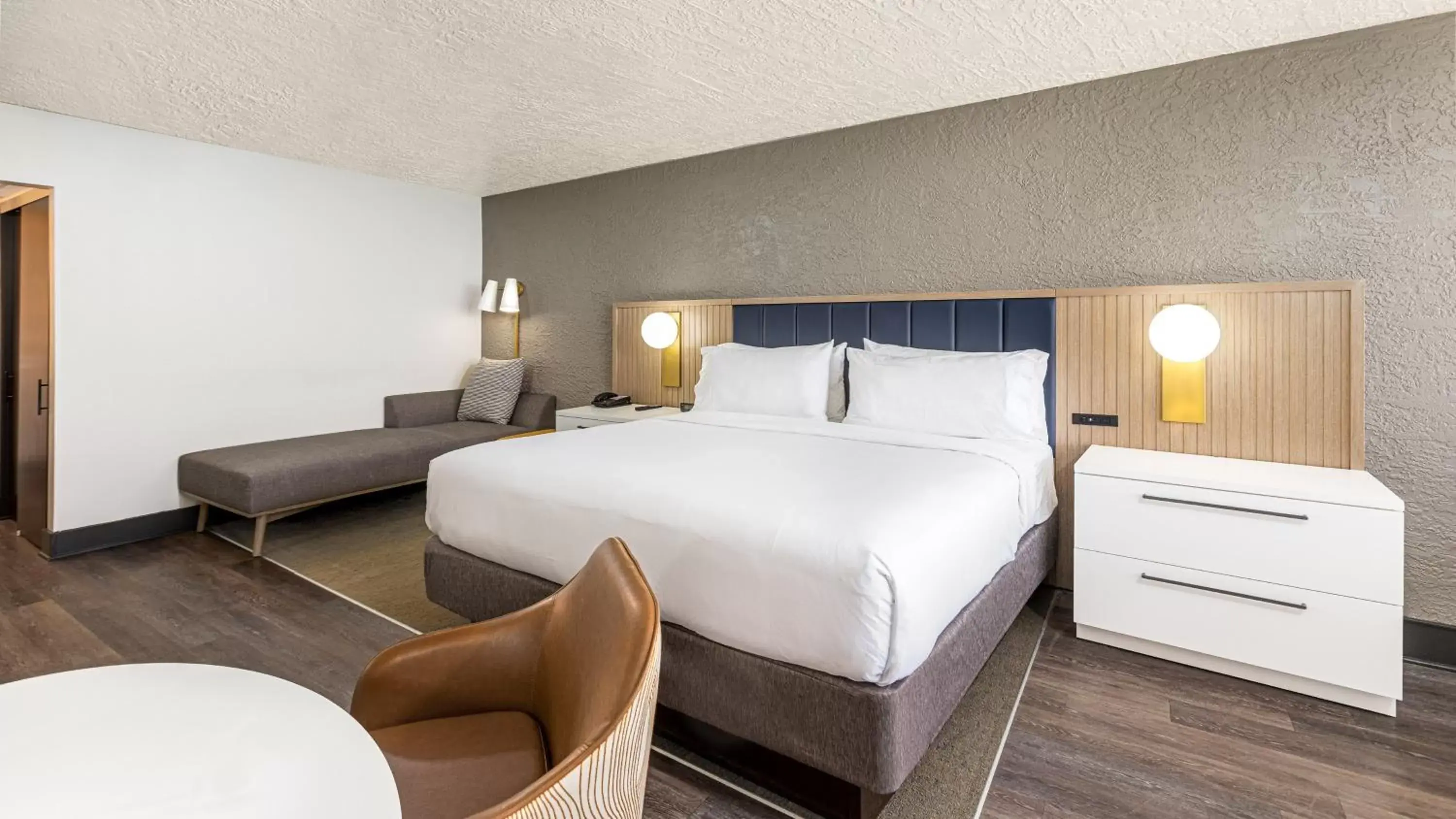 Photo of the whole room, Bed in Holiday Inn Resort Panama City Beach - Beachfront, an IHG Hotel