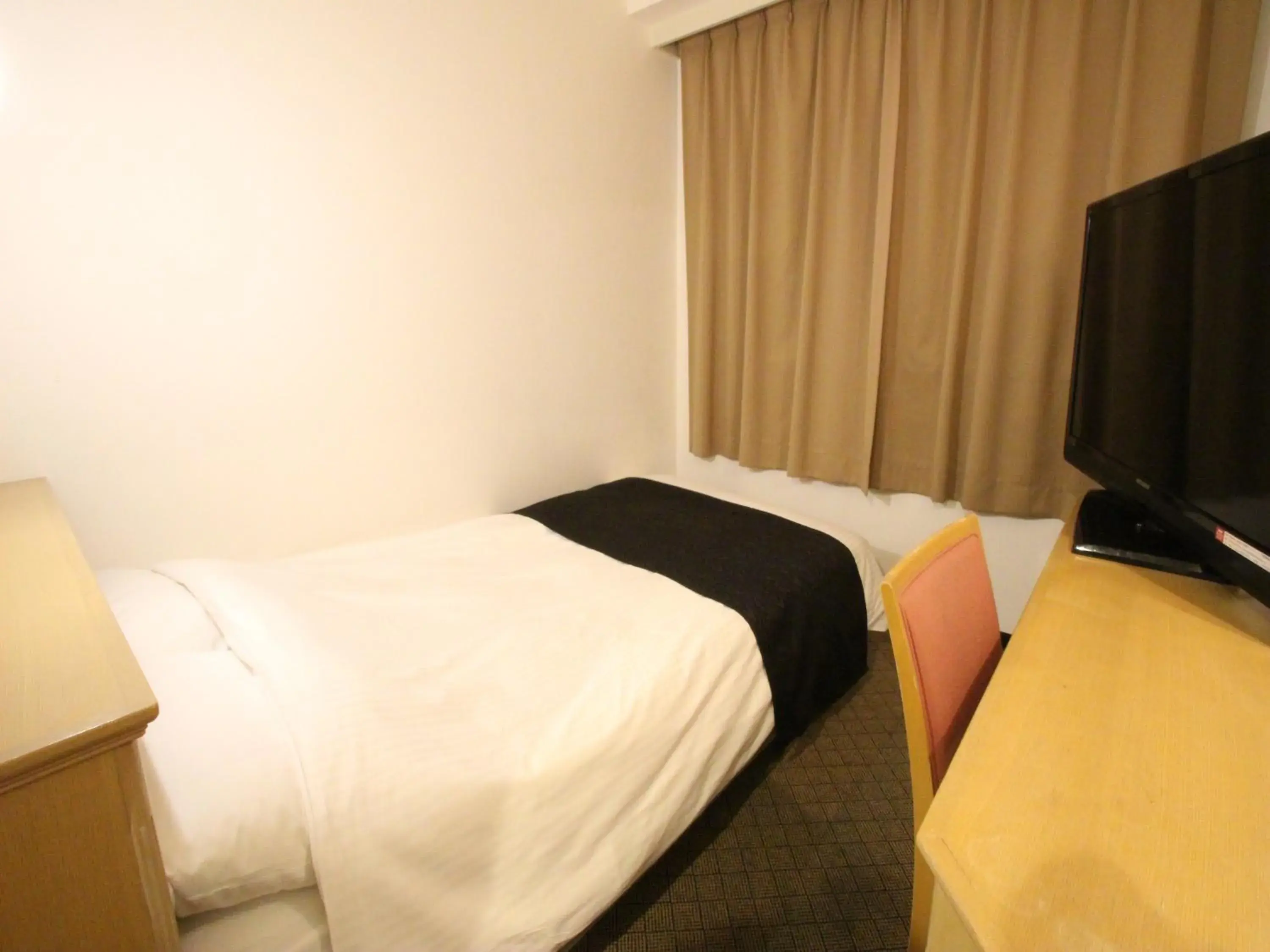 Photo of the whole room, Bed in APA Hotel Komatsu