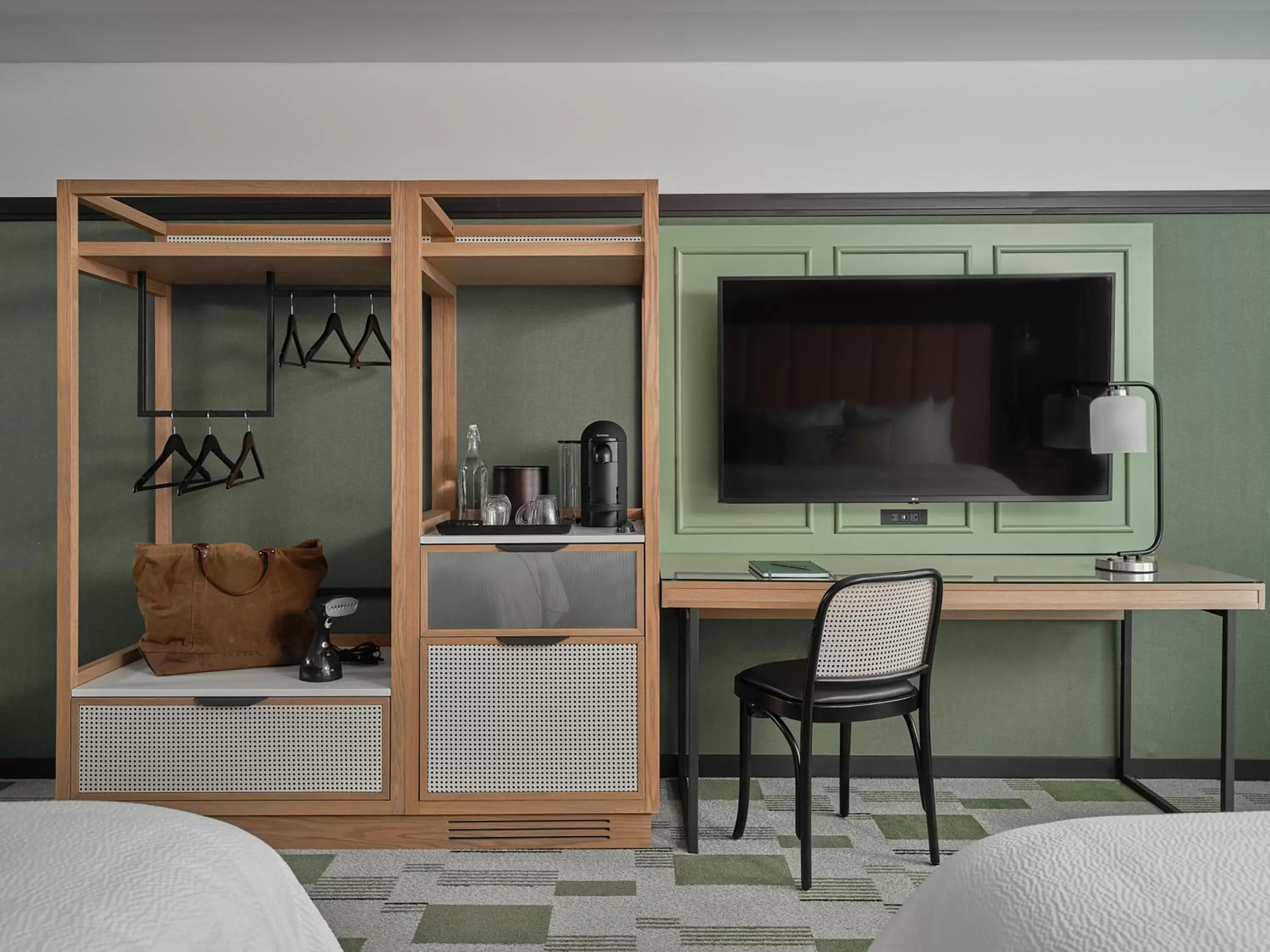 TV and multimedia, Bed in Six South St. Hotel TV and multimedia, Bed in Six South St. Hotel