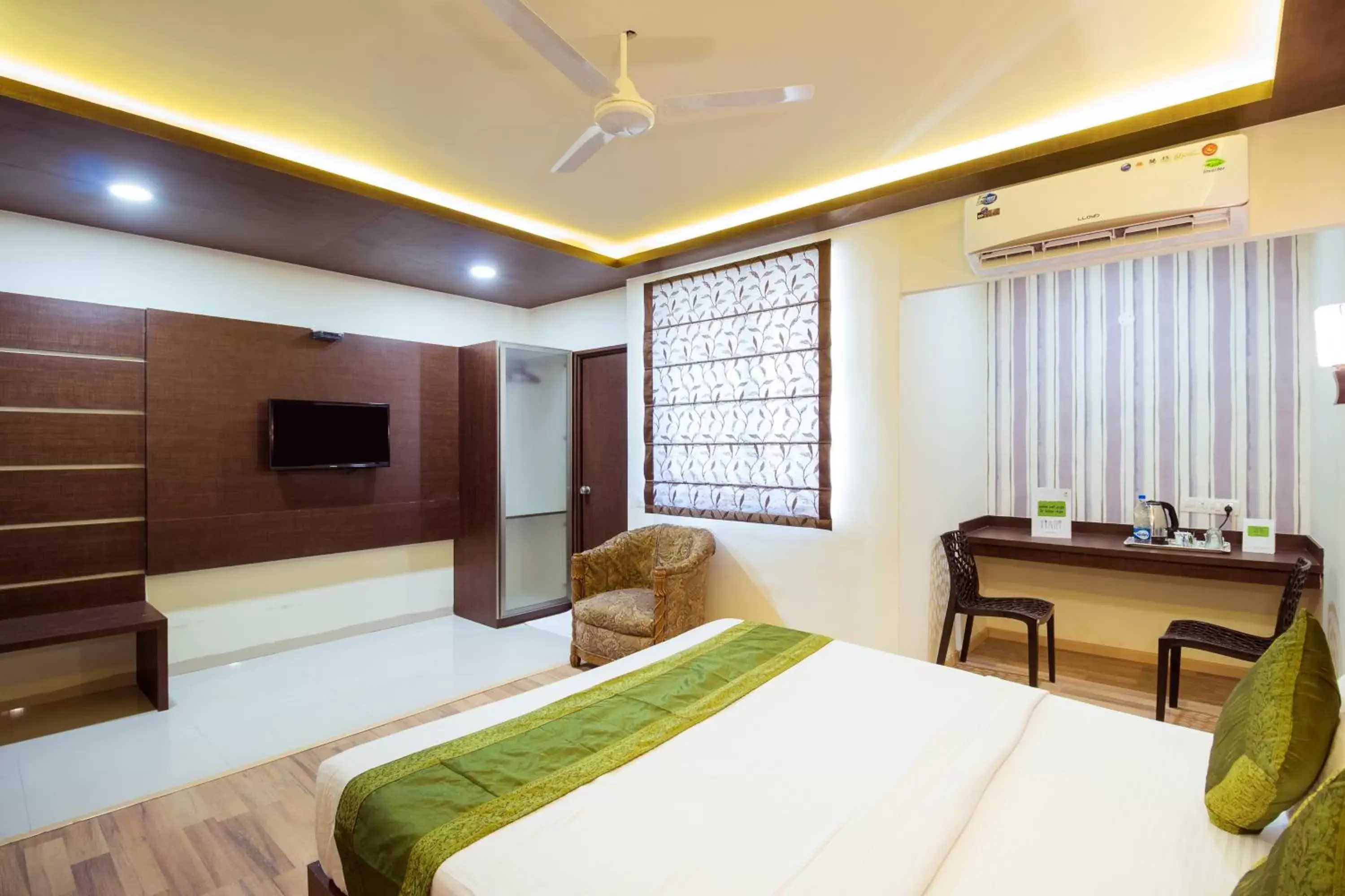 TV and multimedia, Bed in Itsy Hotels Arastu Inn TV and multimedia, Bed in Itsy Hotels Arastu Inn