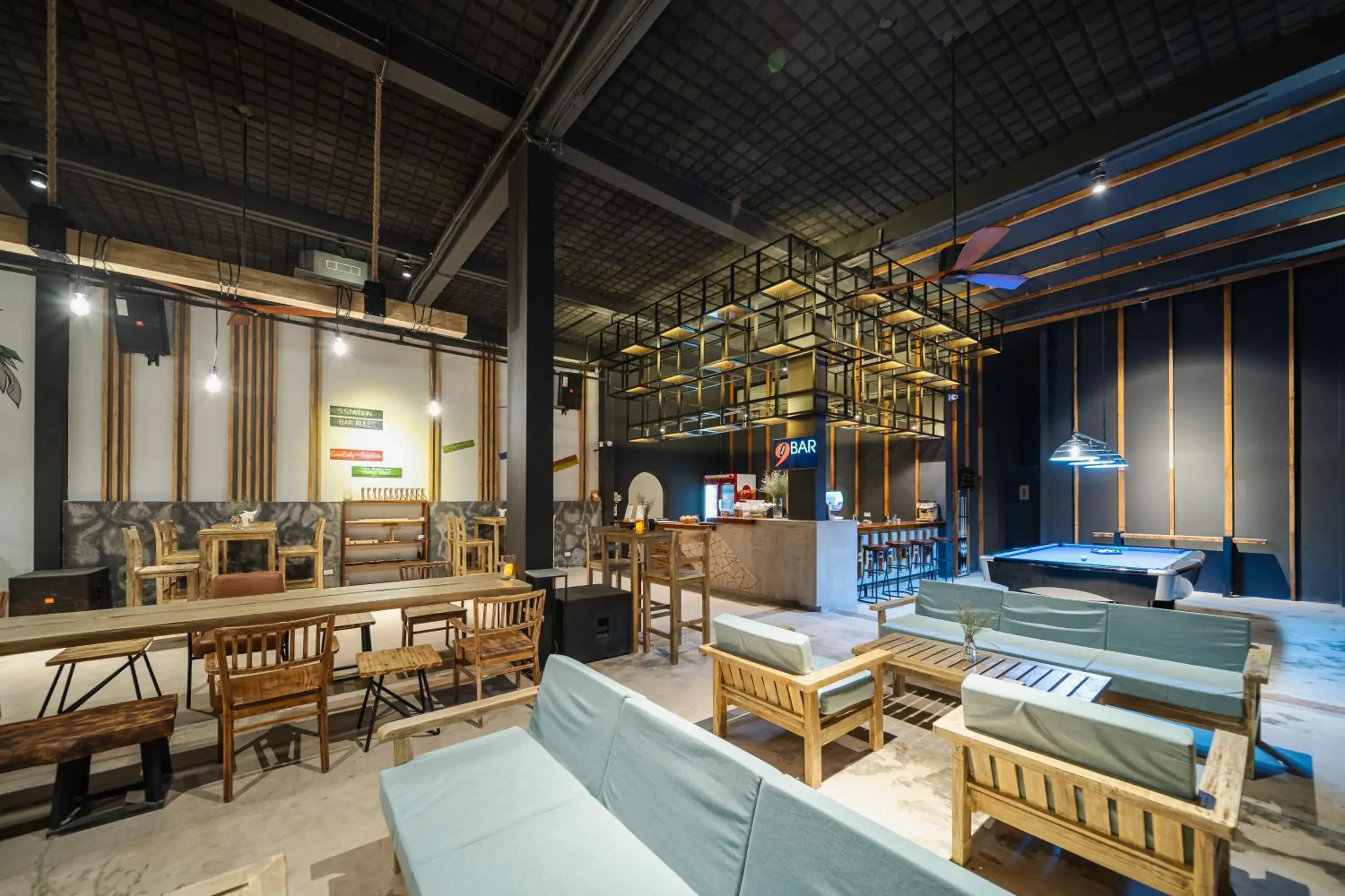 Billiard, Restaurant/Places to Eat in 9Station Hostel & Bar Phu Quoc                                                              