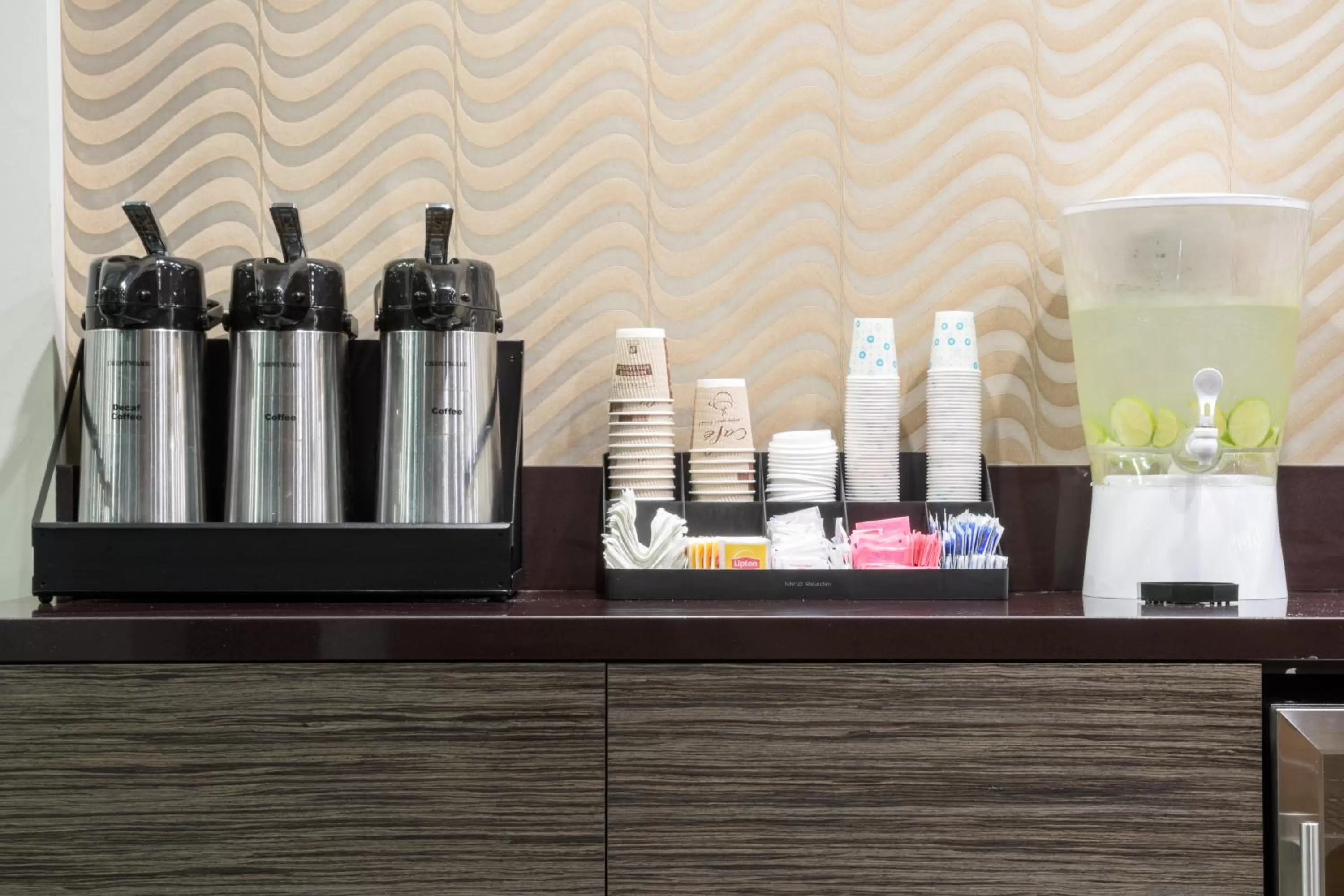 Food and drinks in Hotel Xilo Glendale