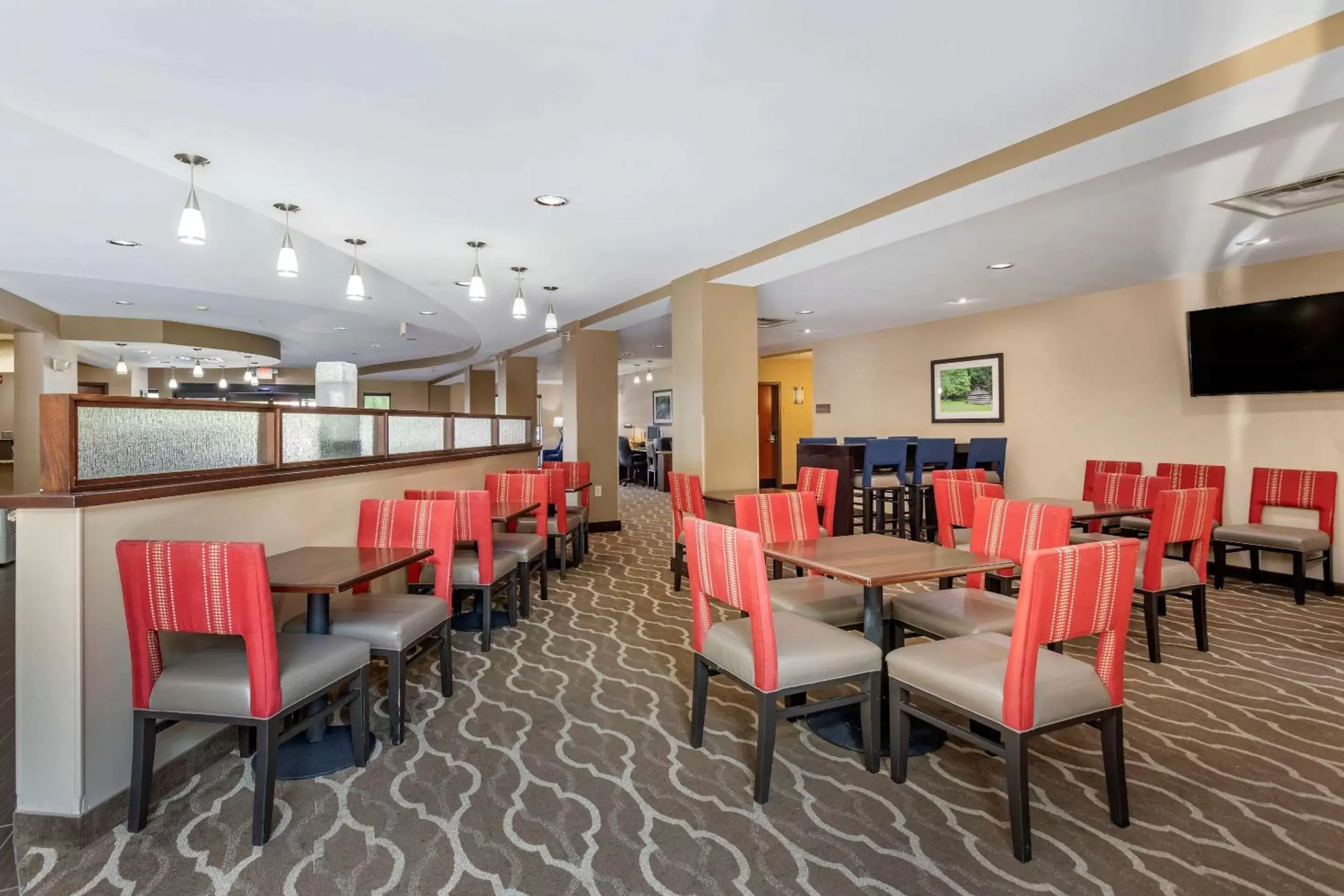 Restaurant/Places to Eat in Comfort Suites Manchester