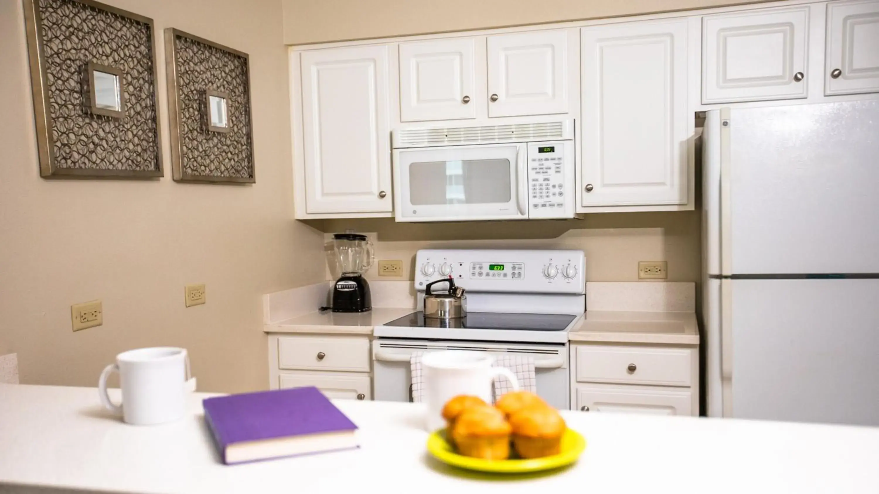 Photo of the whole room, Kitchen/Kitchenette in Holiday Inn Club Vacations South Beach Resort, an IHG Hotel