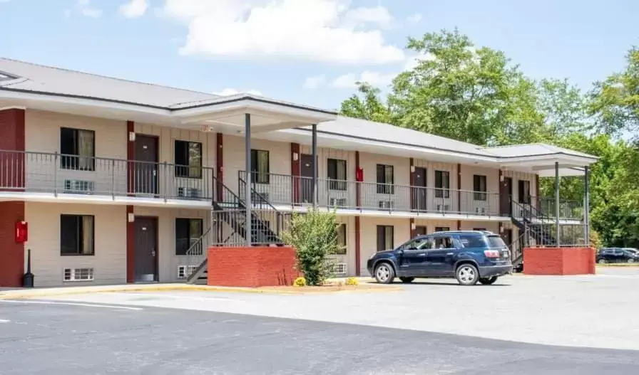 Property Building in Econo Lodge