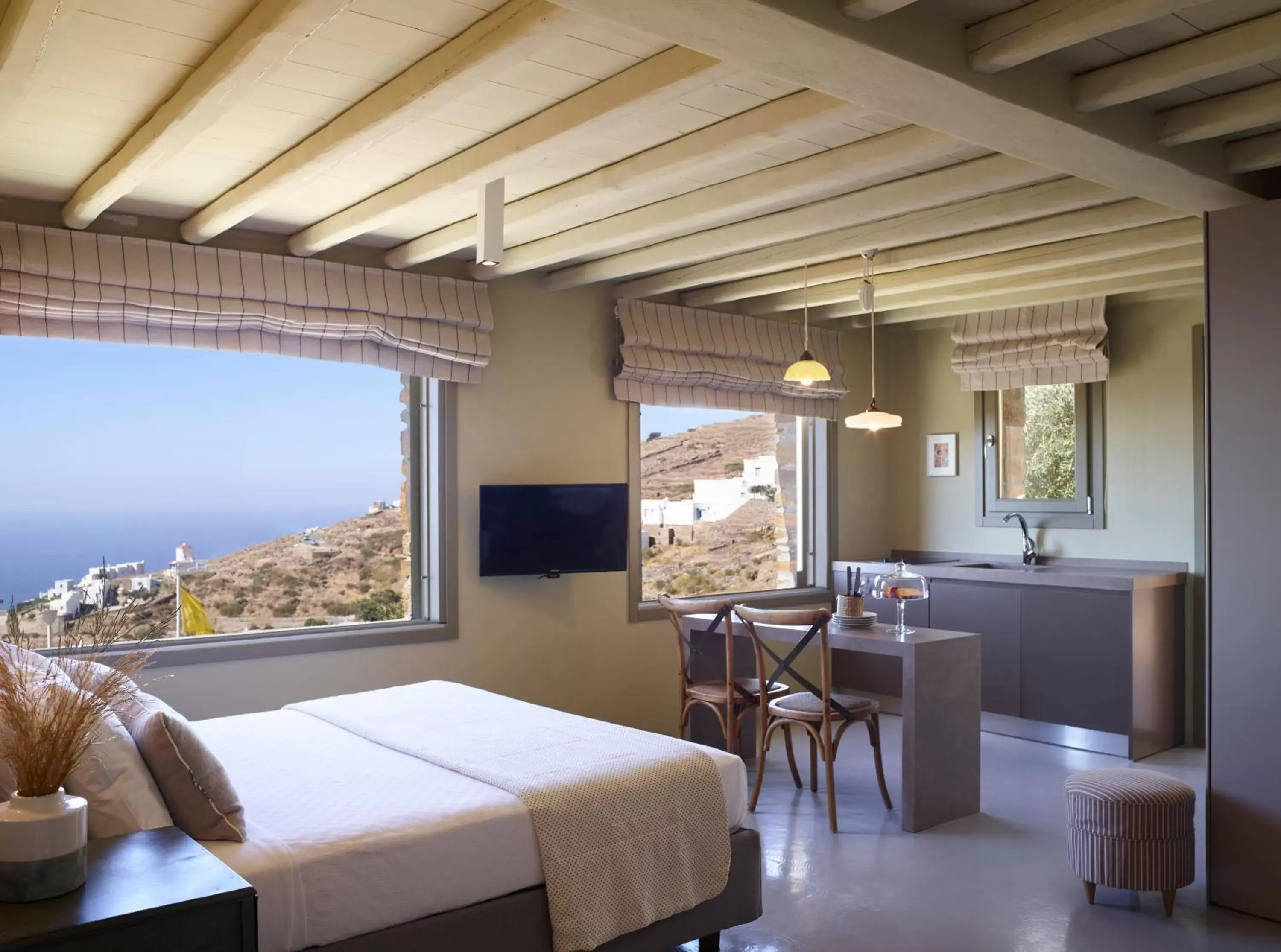 Dining area in Aeolis Tinos Suites