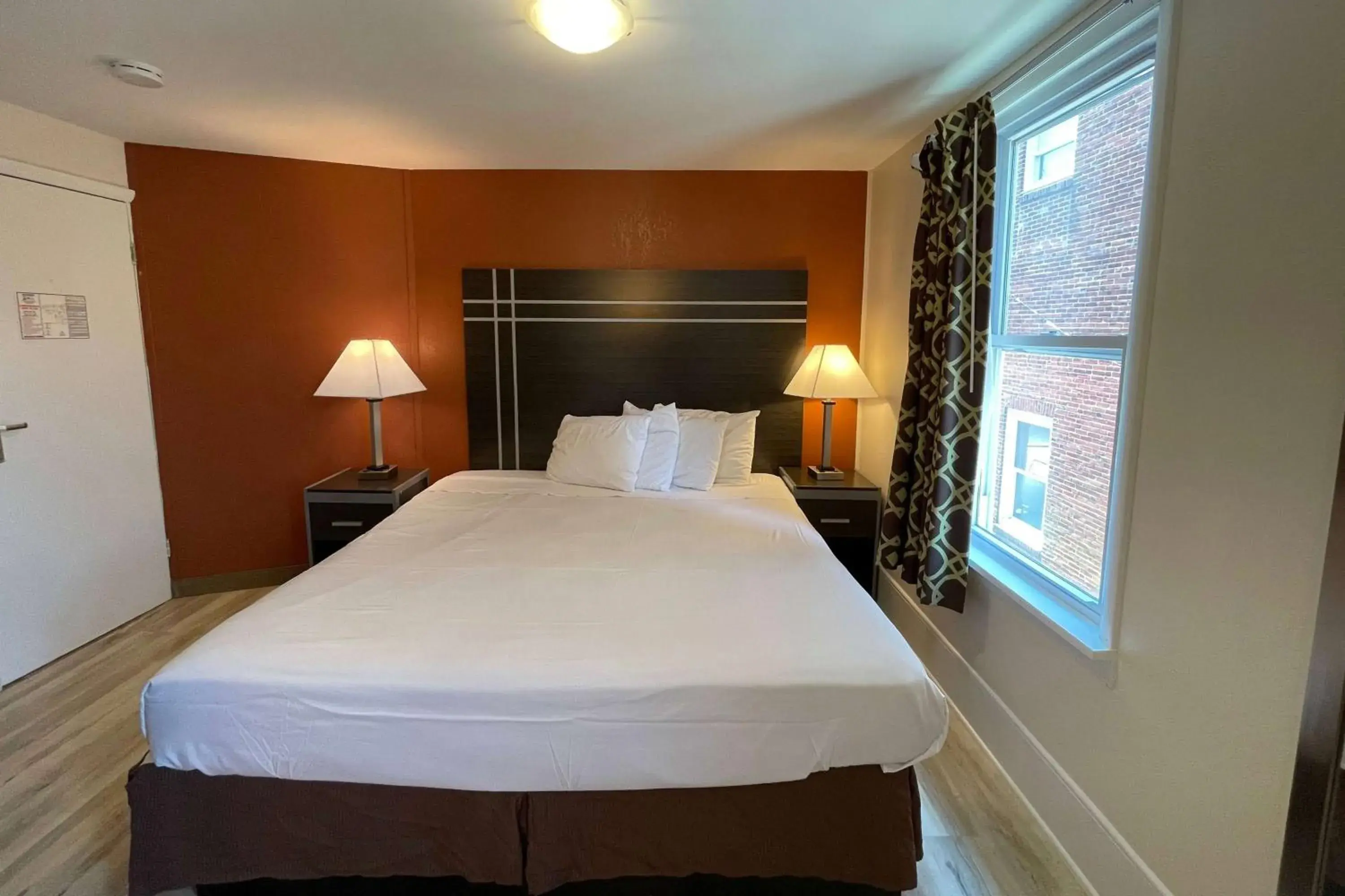Photo of the whole room, Bed in Wildwood Inn, a Travelodge by Wyndham
