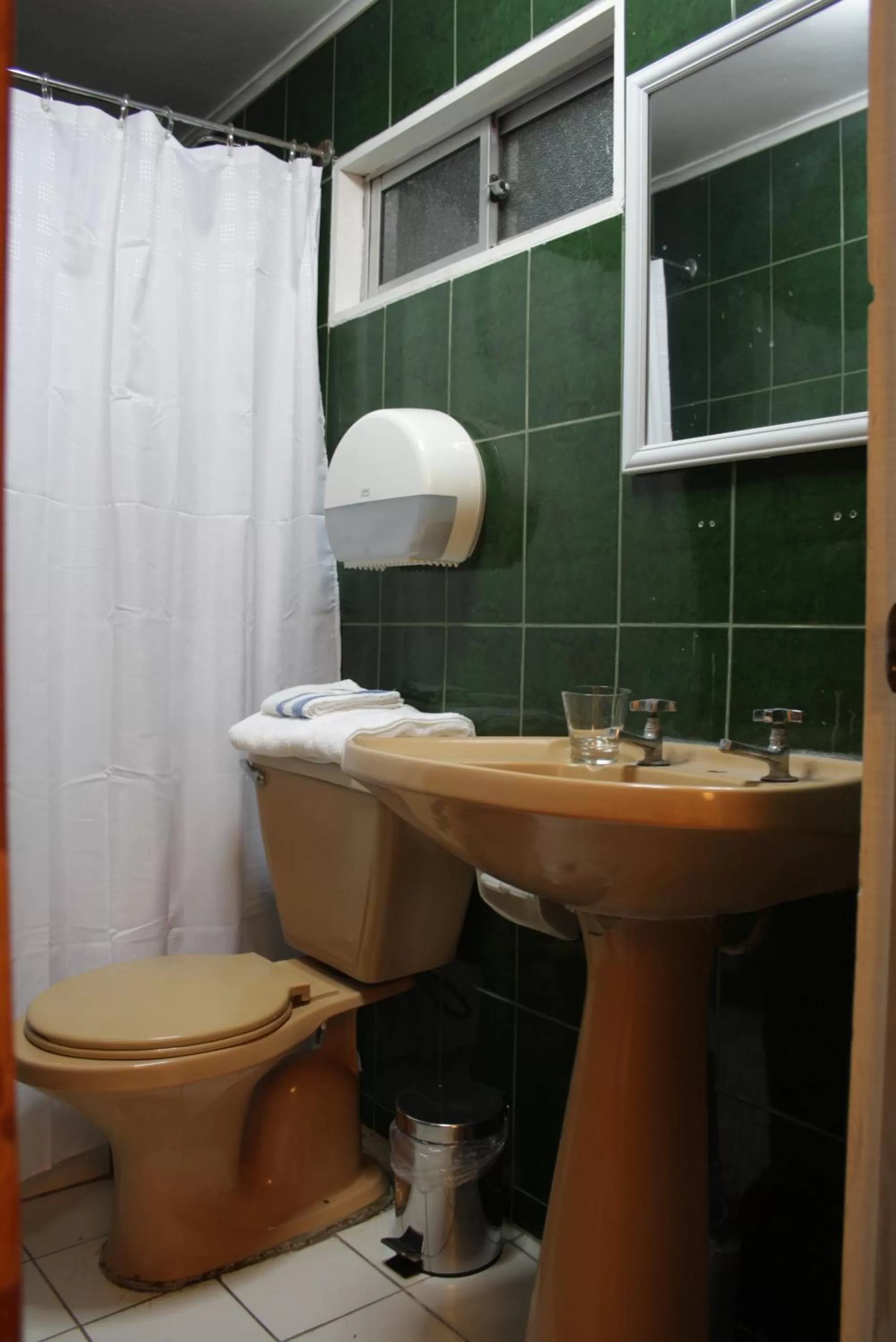 Bathroom in Hotel Velero Centro