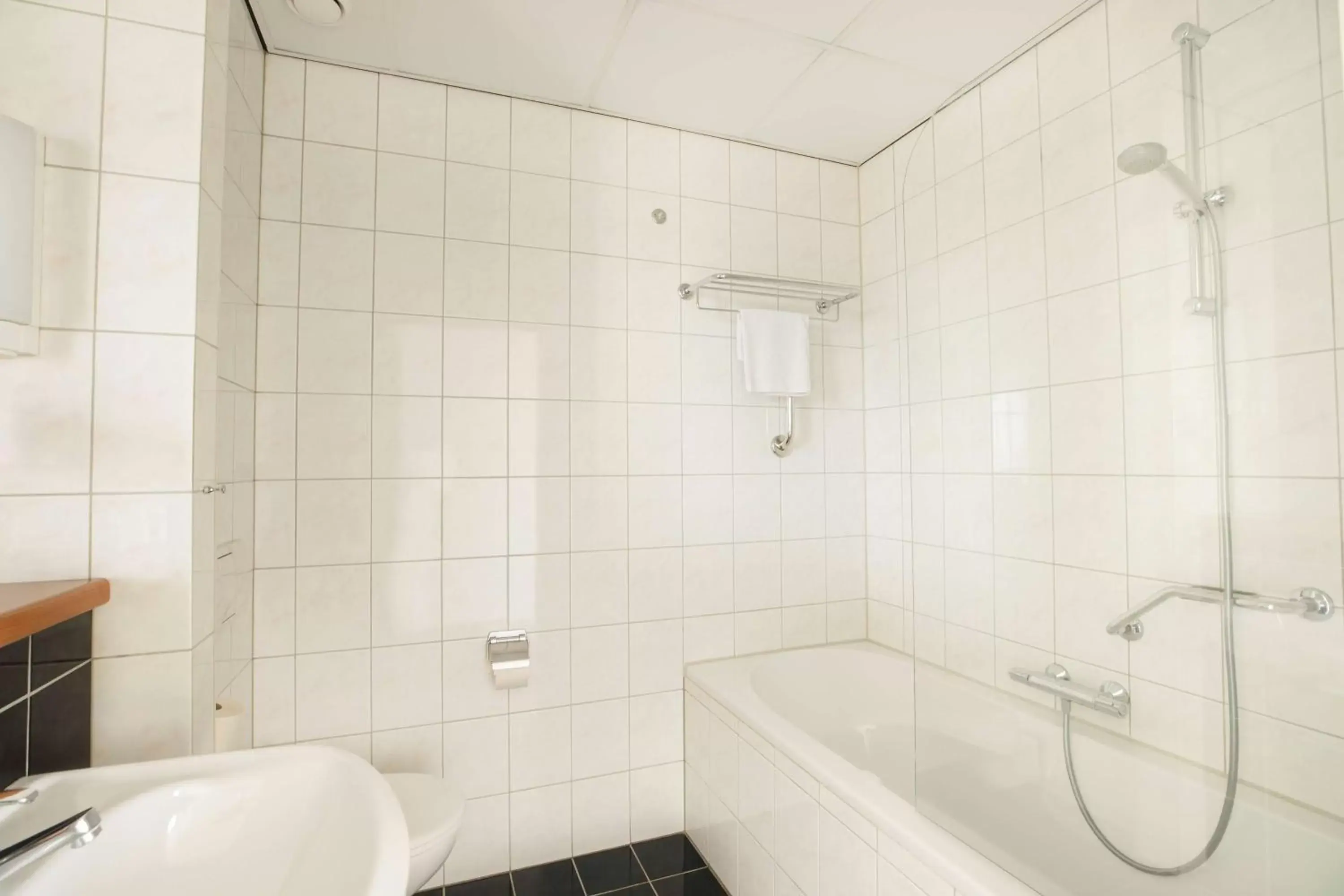 Toilet, Bathroom in Flonk Hotel Groningen Centre, BW Signature Collection voorheen Best Western Hotel Groningen Centre